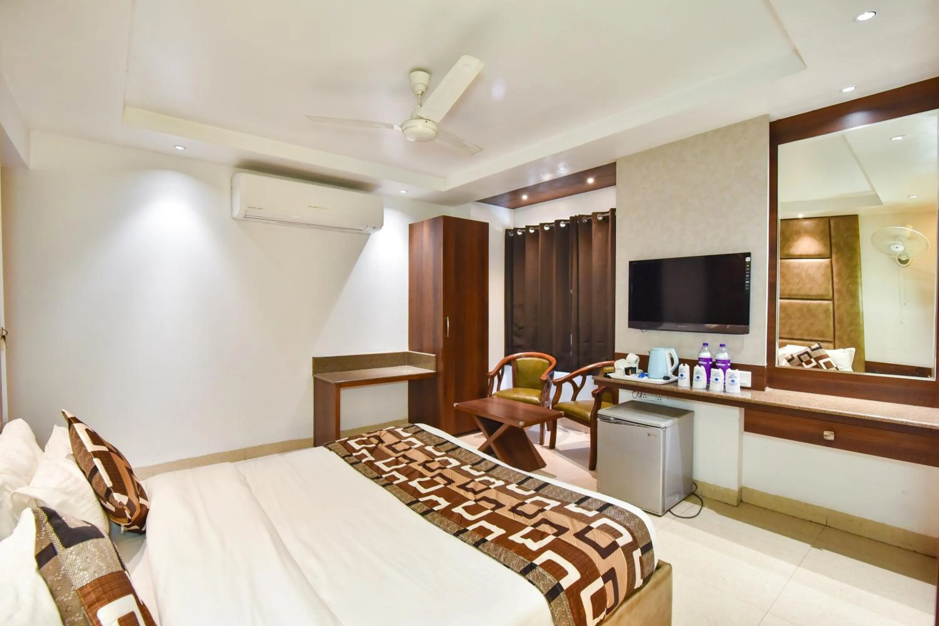 Bed in Hotel Sapphire Opposite Golden Temple