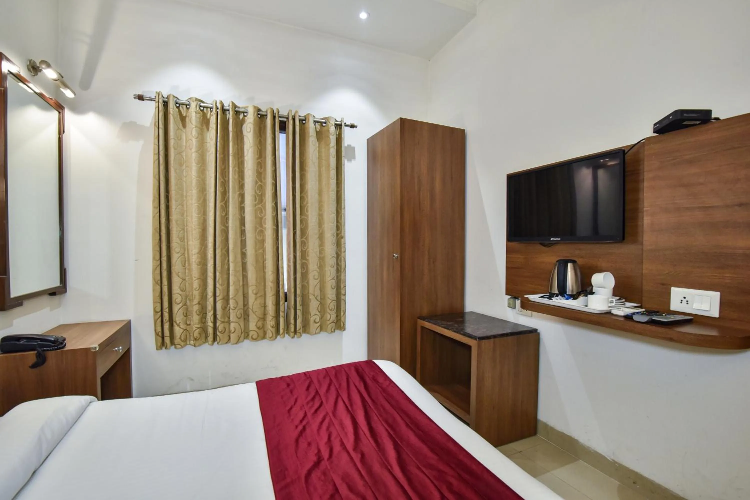 Bed in Hotel Sapphire Opposite Golden Temple