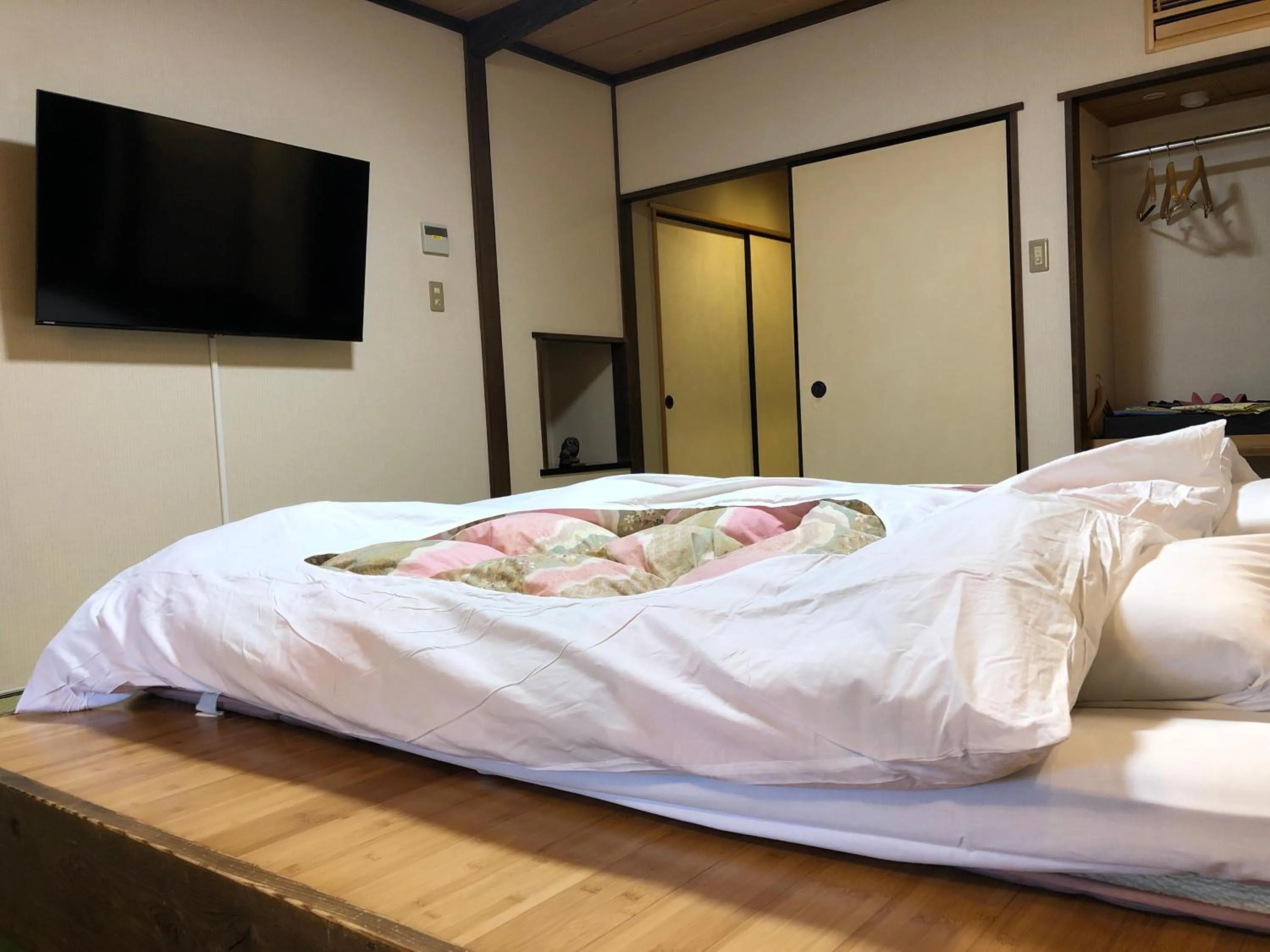 Bed in Hananoyado Fukuya