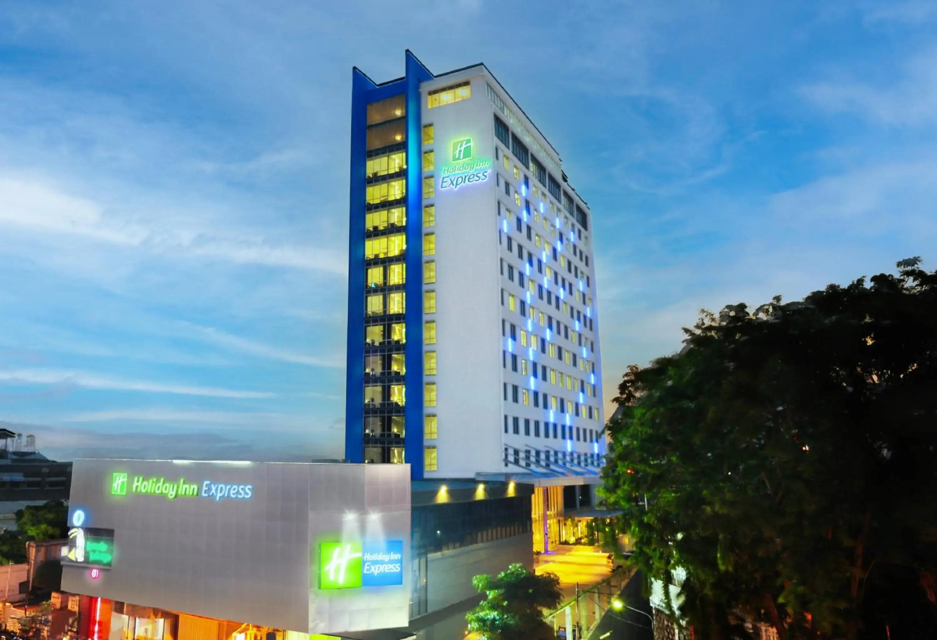 Property building in Holiday Inn Express Surabaya CenterPoint by IHG Property building in Holiday Inn Express Surabaya CenterPoint by IHG
