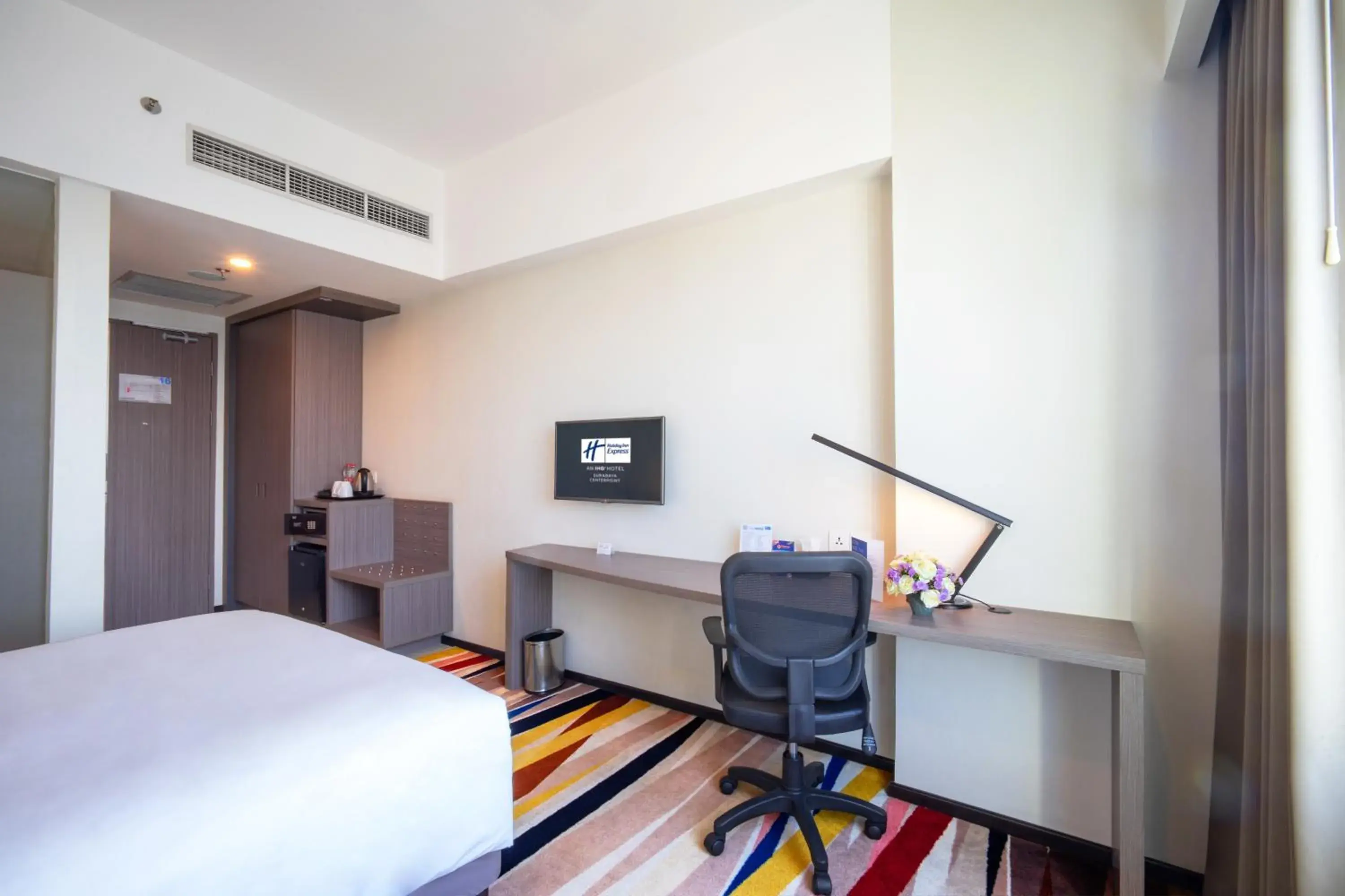 Bed in Holiday Inn Express Surabaya CenterPoint by IHG Bed in Holiday Inn Express Surabaya CenterPoint by IHG