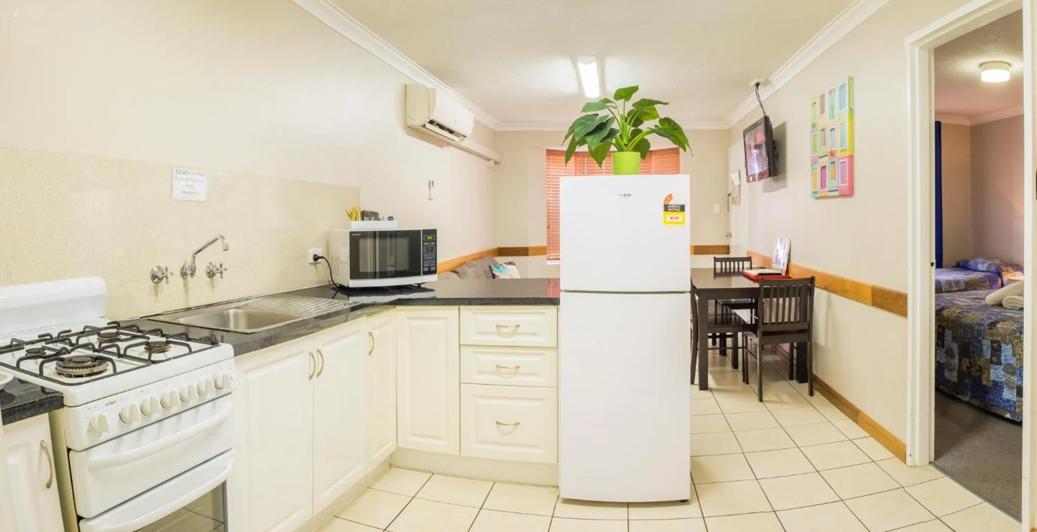 Photo of the whole room in Australind Tourist Park