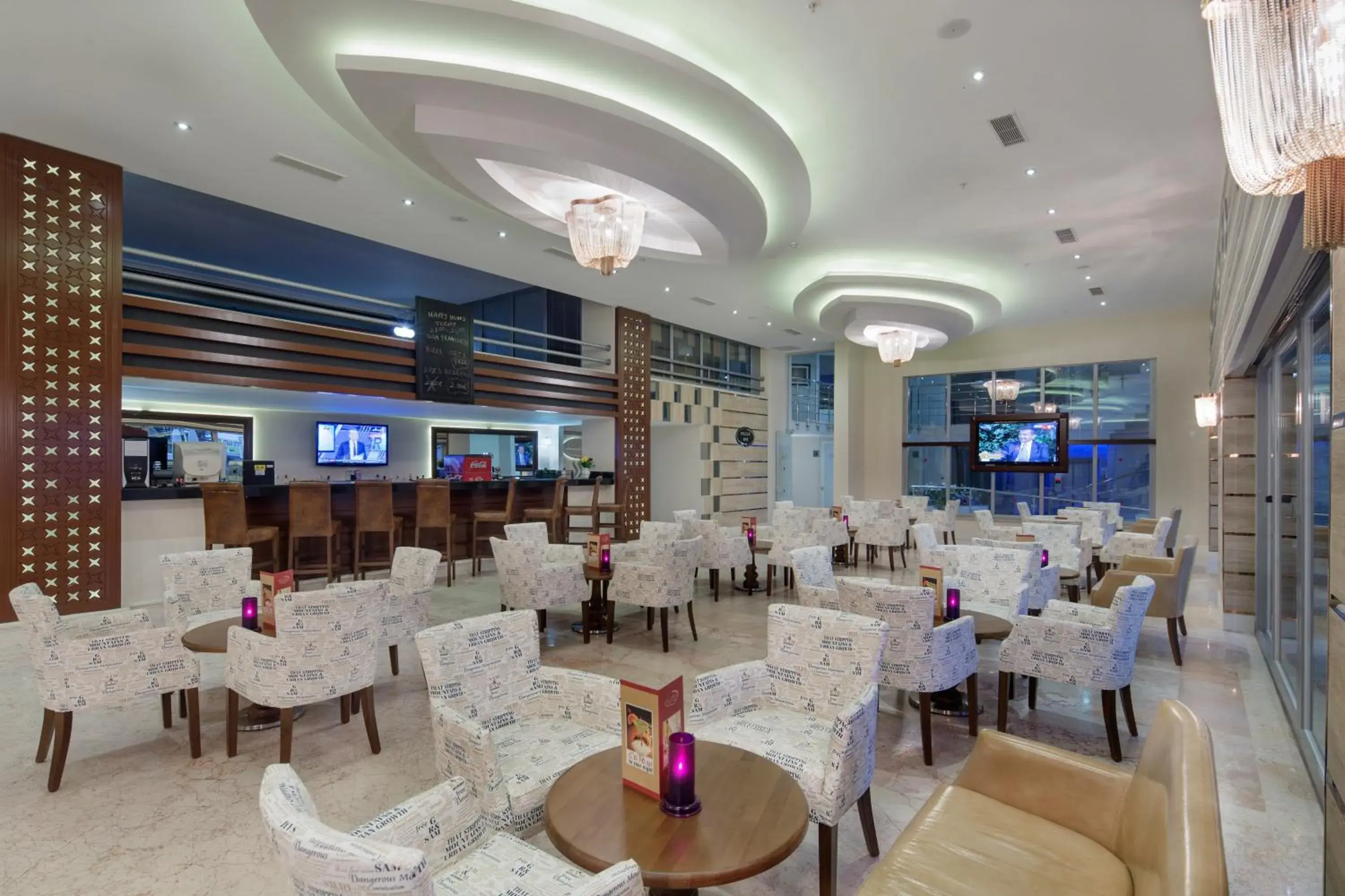 Lounge or bar in Alaiye Kleopatra Hotel Lounge or bar in Alaiye Kleopatra Hotel