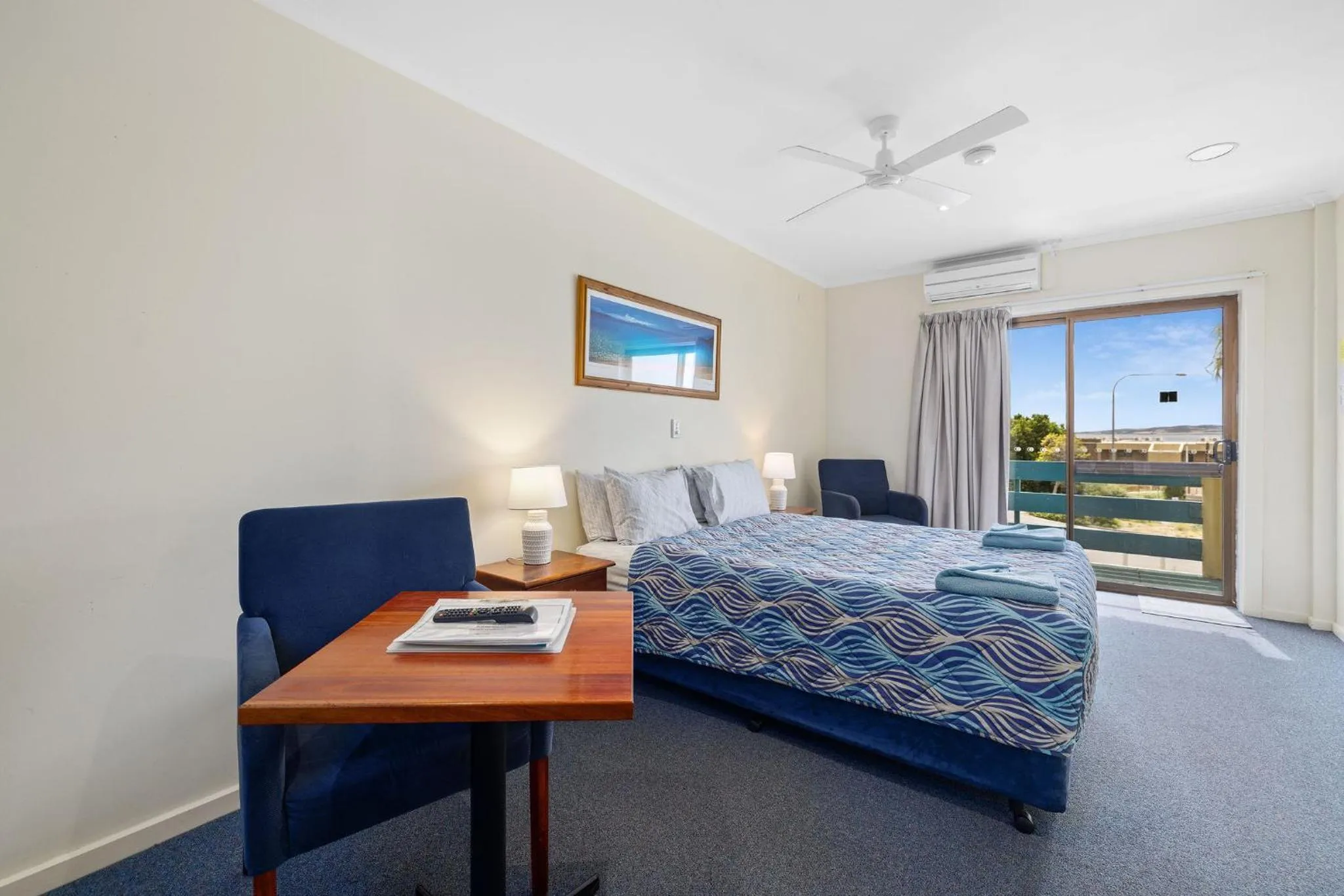 Photo of the whole room, Bed in Navigators Motel