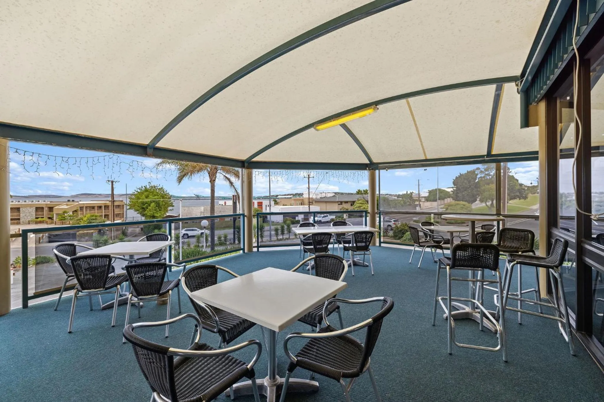 Balcony/Terrace in Navigators Motel