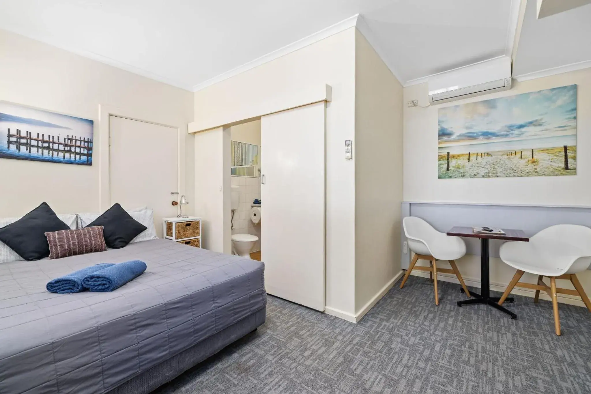 Photo of the whole room, Bed in Navigators Motel Photo of the whole room, Bed in Navigators Motel