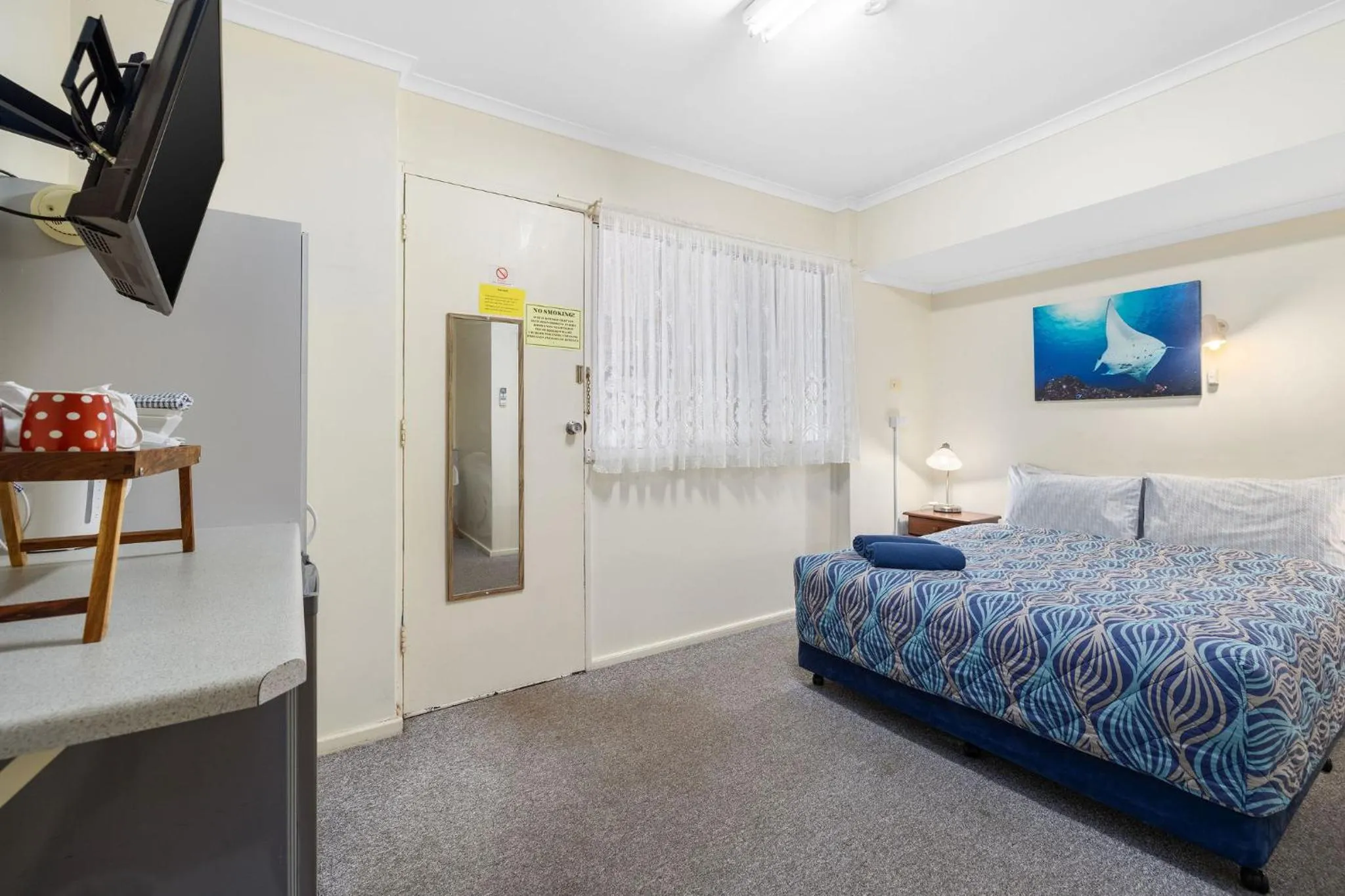 Bed in Navigators Motel