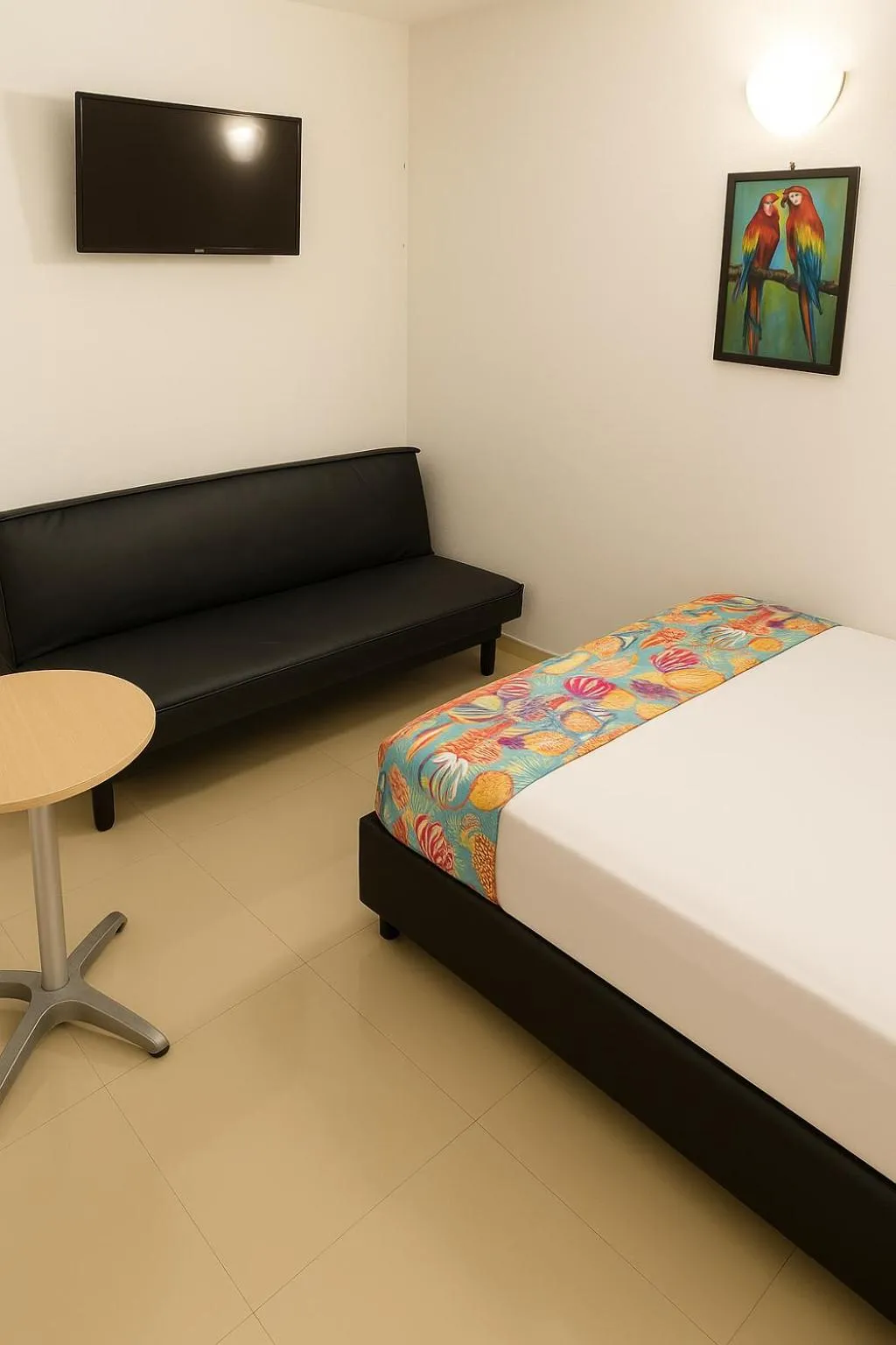 Communal lounge/ TV room, Bed in Mucho lo Bueno - Hostel House