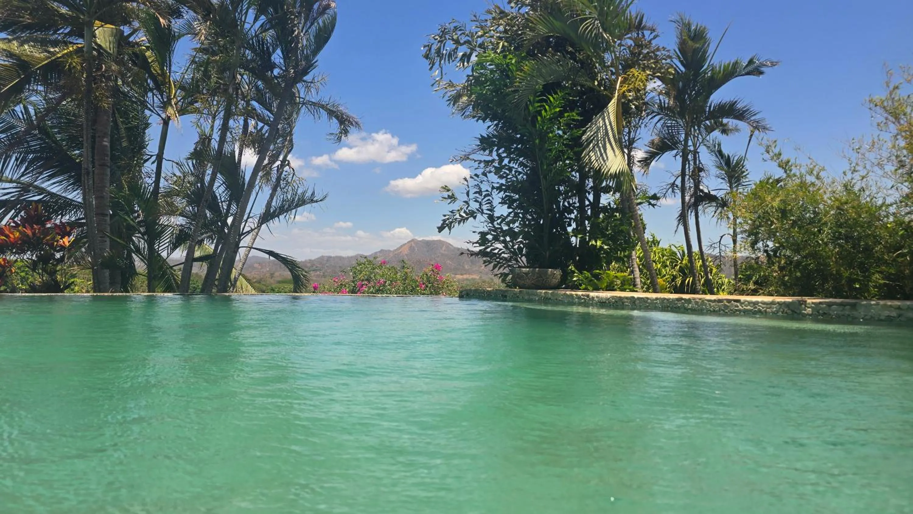 Swimming pool in El Sabanero Eco Lodge