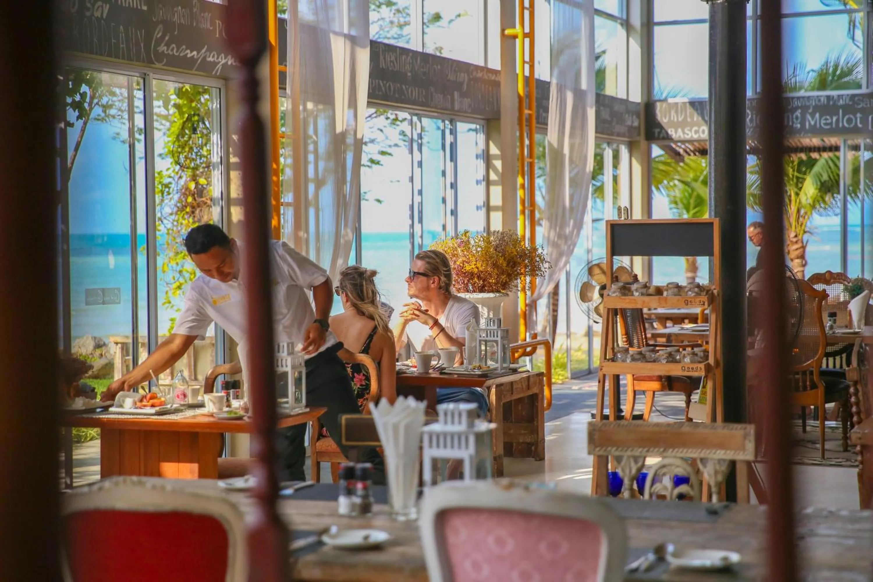 Restaurant/places to eat in Summer Luxury Beach Resort & Spa