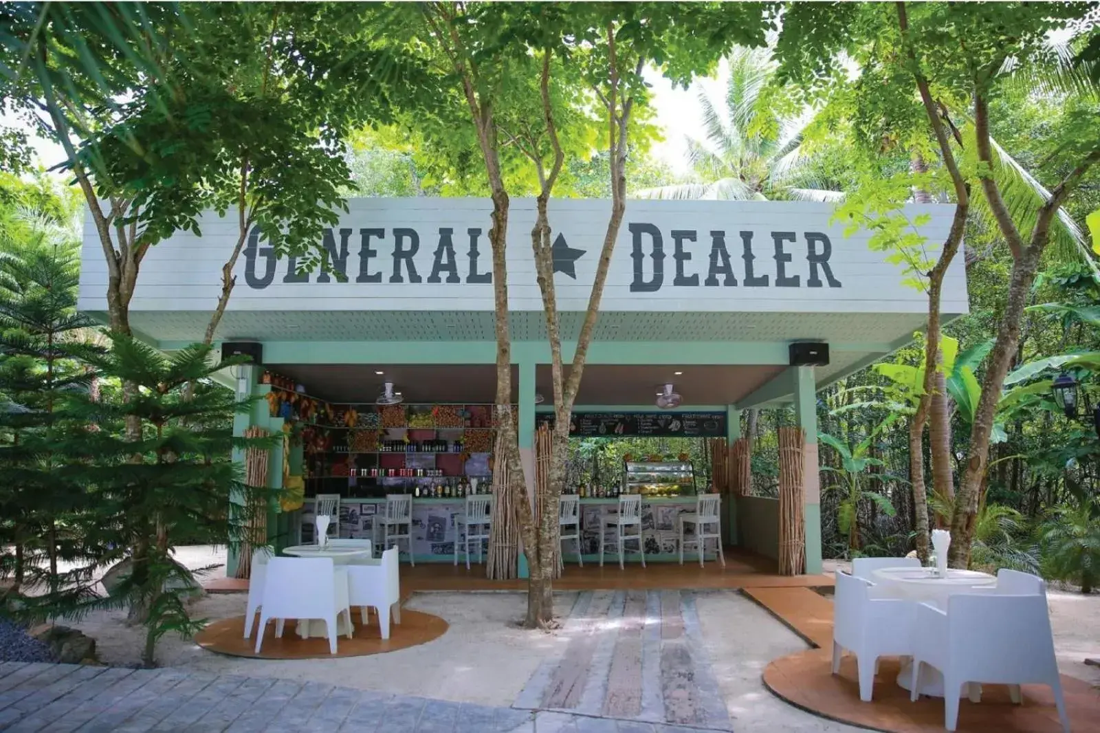 Lounge or bar in Summer Luxury Beach Resort & Spa Lounge or bar in Summer Luxury Beach Resort & Spa