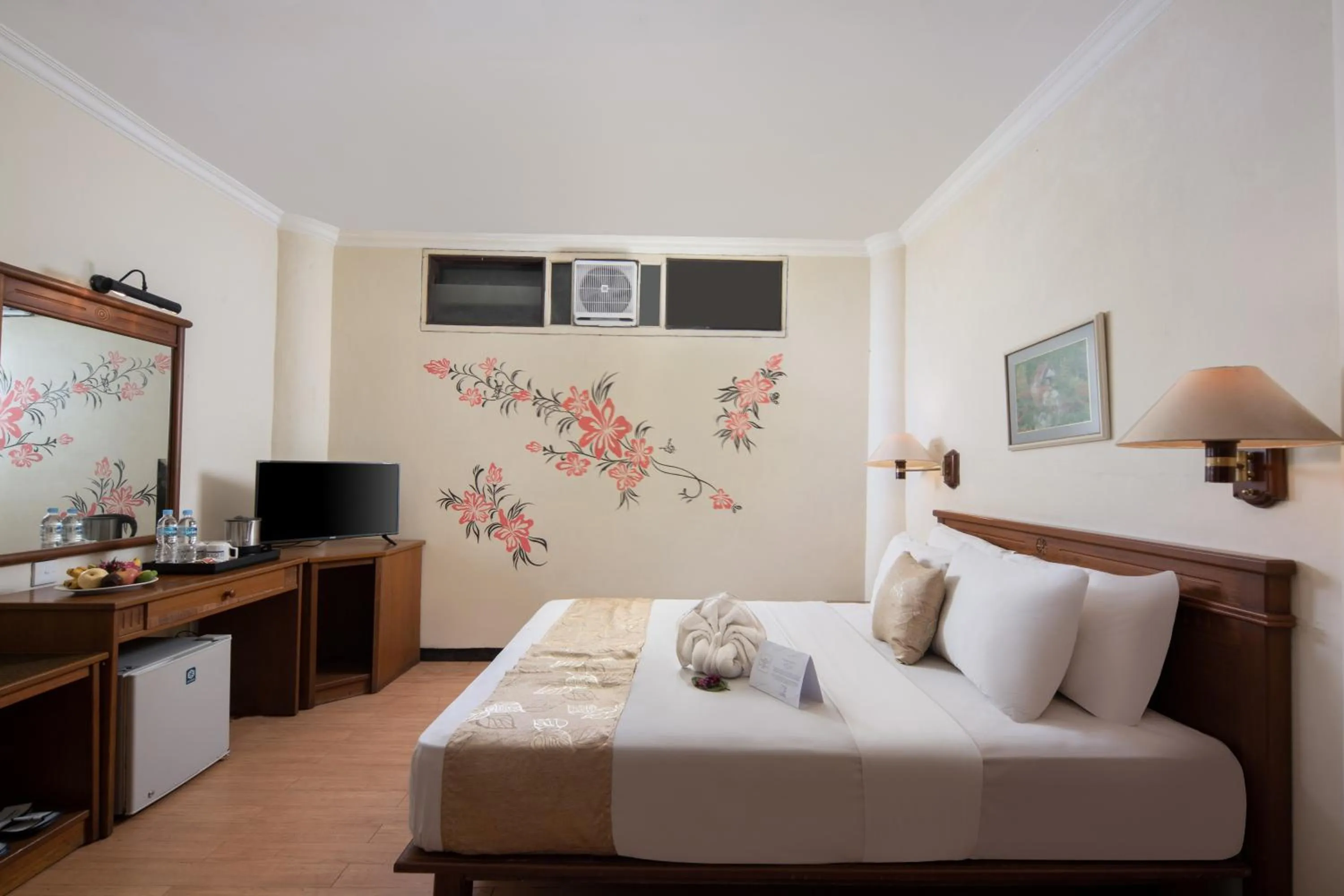 Bed in Royal Hotel and Convention Tretes