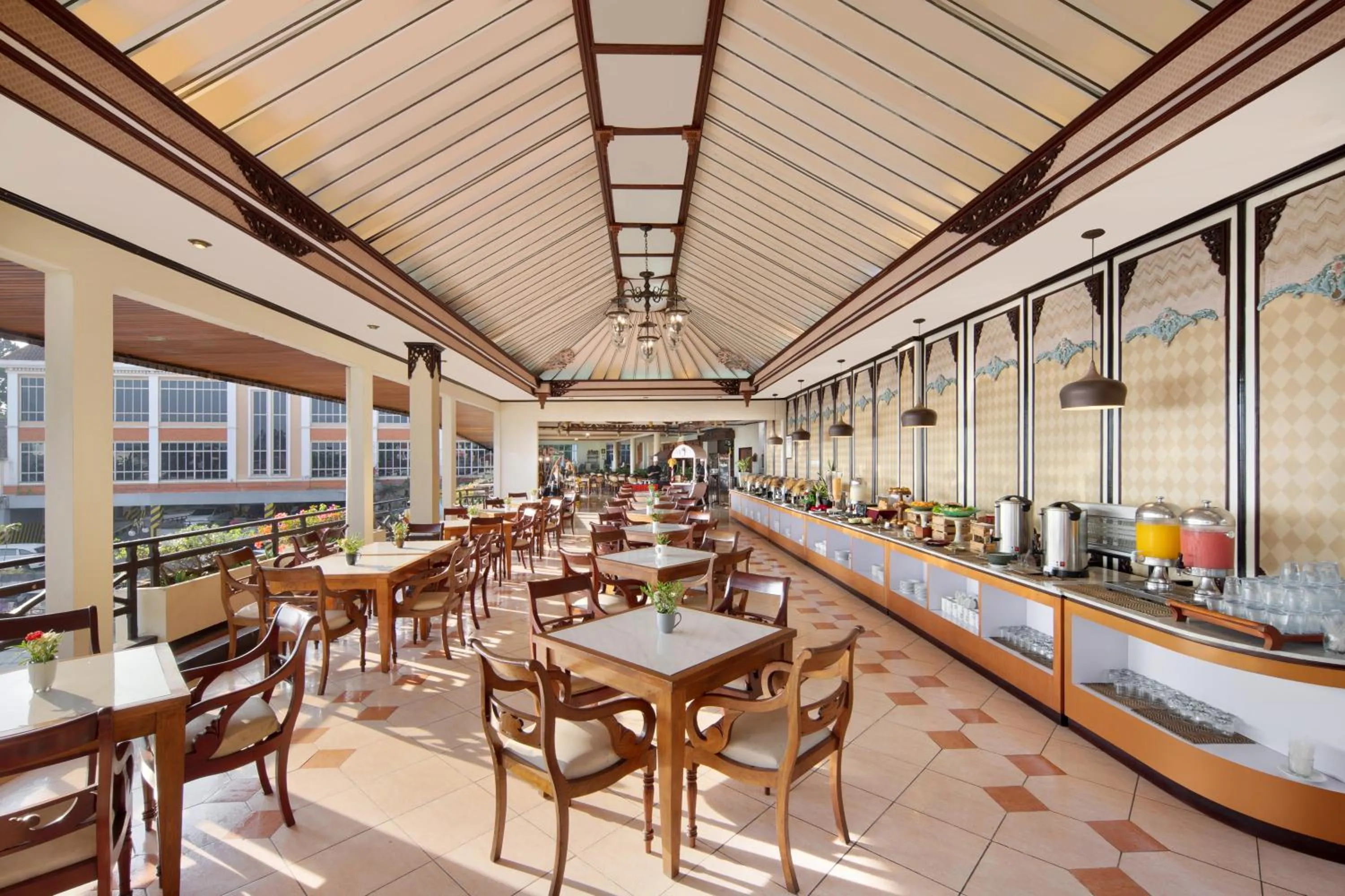 Royal Hotel and Convention Tretes