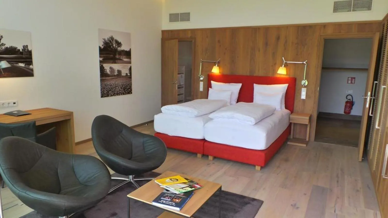 Living room, Bed in Hotel Diamond Country Club