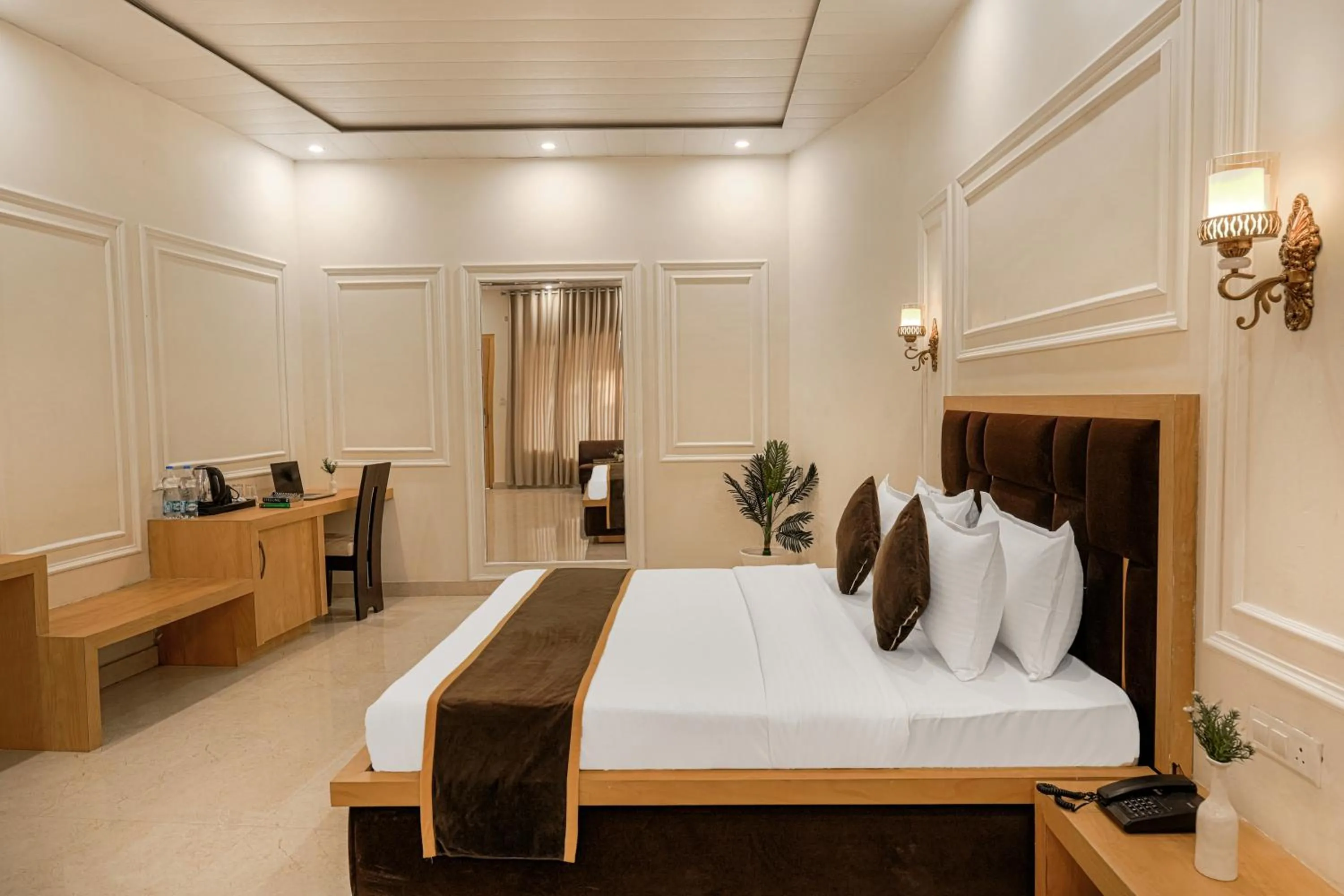 Bed in Pax Hotel Spring Solance 200 mtr from Gandhi Chowk Khajjiyar Road