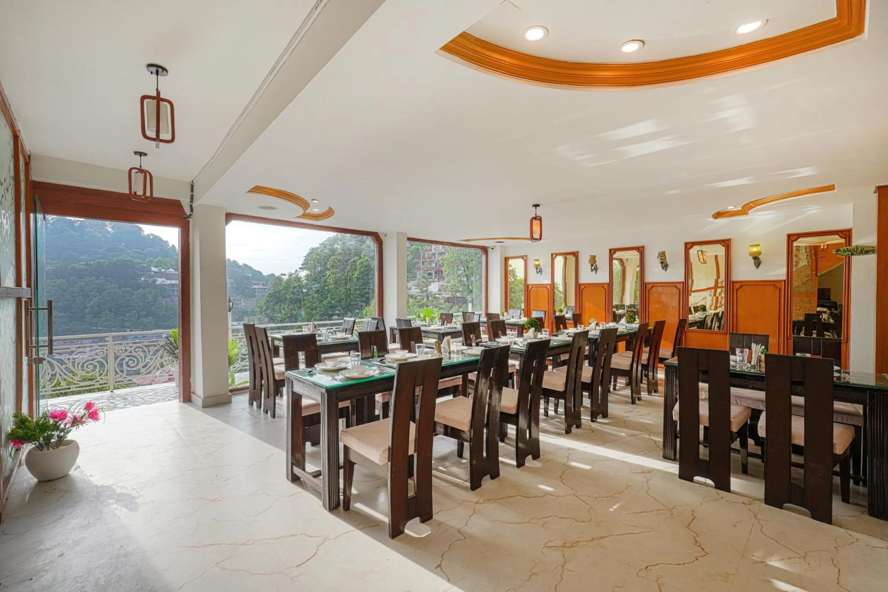 Restaurant/places to eat in Pax Hotel Spring Solance 200 mtr from Gandhi Chowk Khajjiyar Road