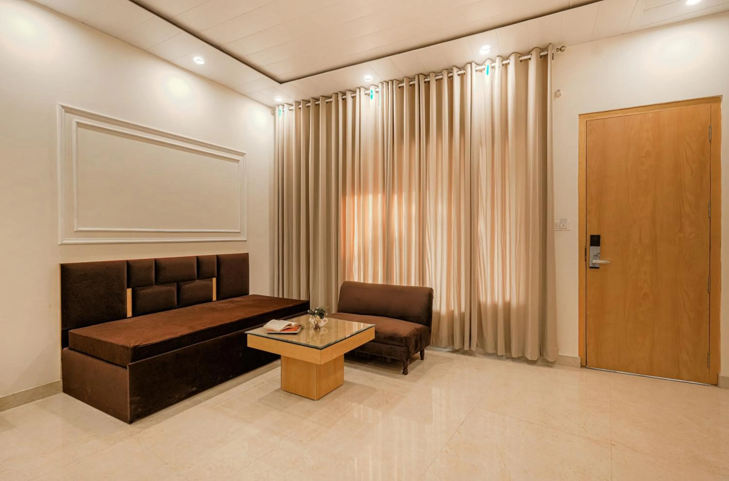 bunk bed in Pax Hotel Spring Solance 200 mtr from Gandhi Chowk Khajjiyar Road