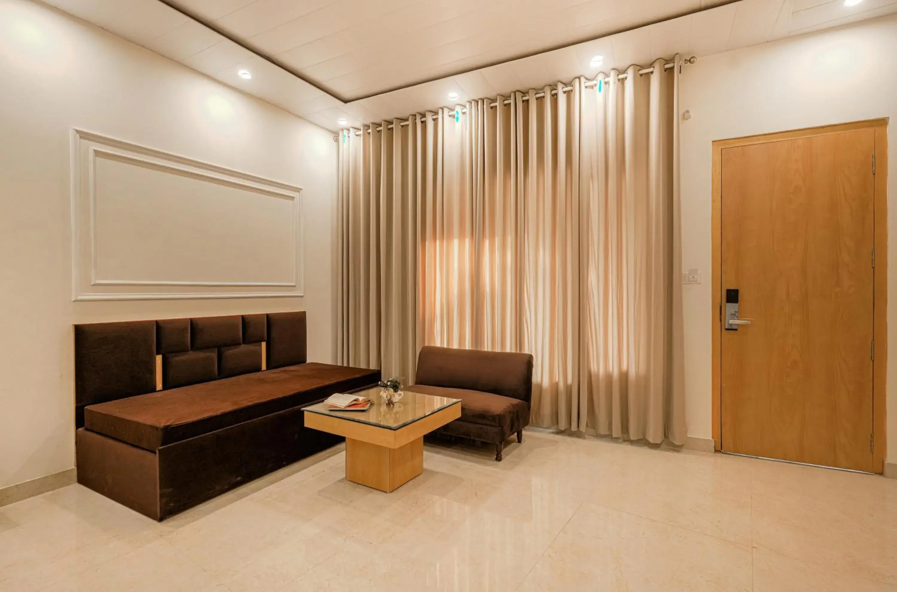 Family Room in Pax Hotel Spring Solance 200 mtr from Gandhi Chowk Khajjiyar Road Family Room in Pax Hotel Spring Solance 200 mtr from Gandhi Chowk Khajjiyar Road