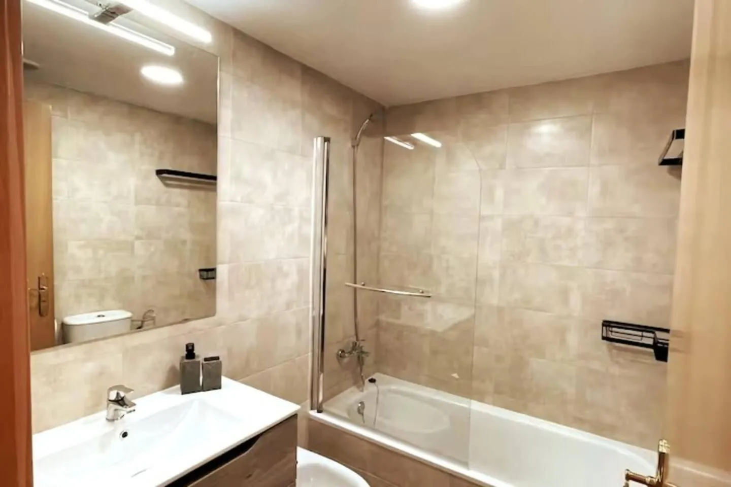 Shower in Aregoma Apartamento
