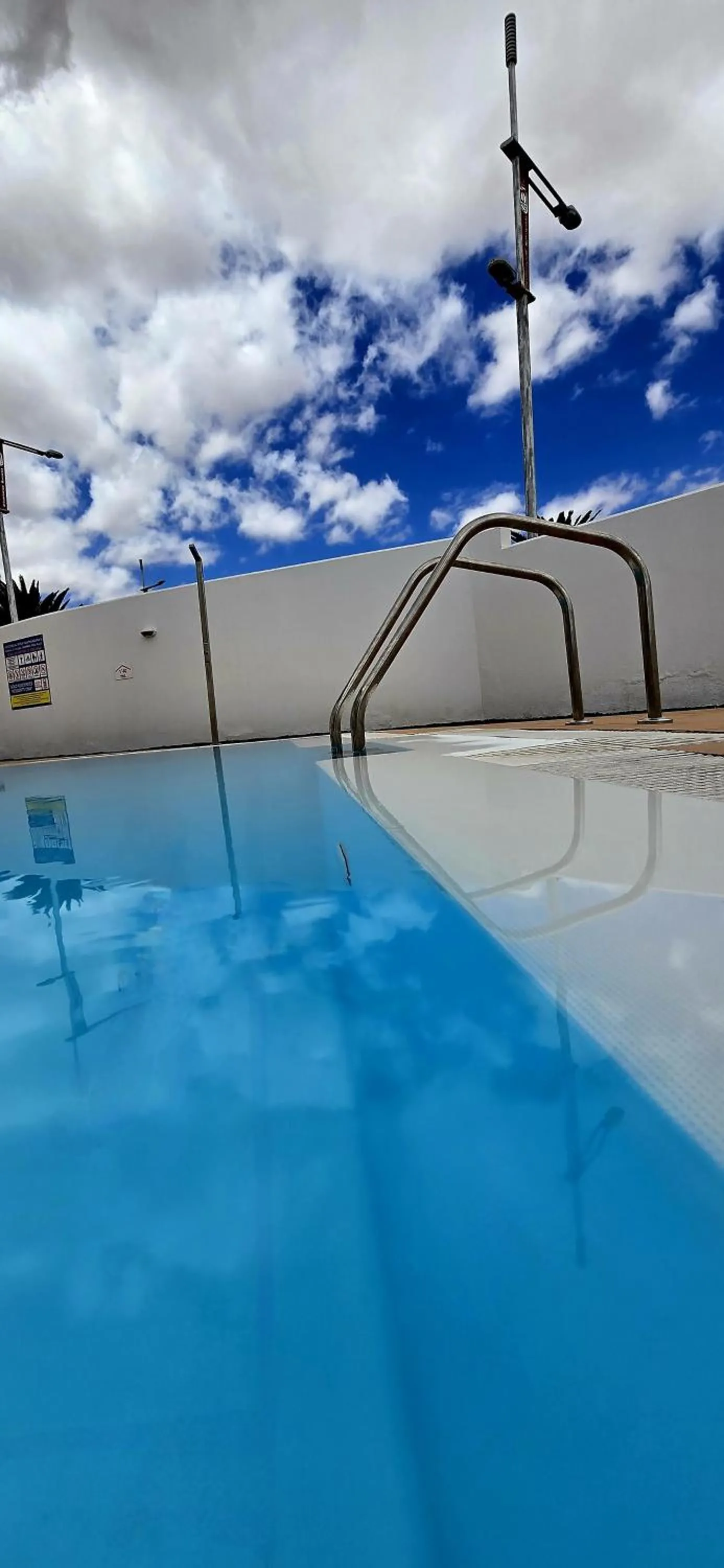 Pool view in Aregoma Apartamento