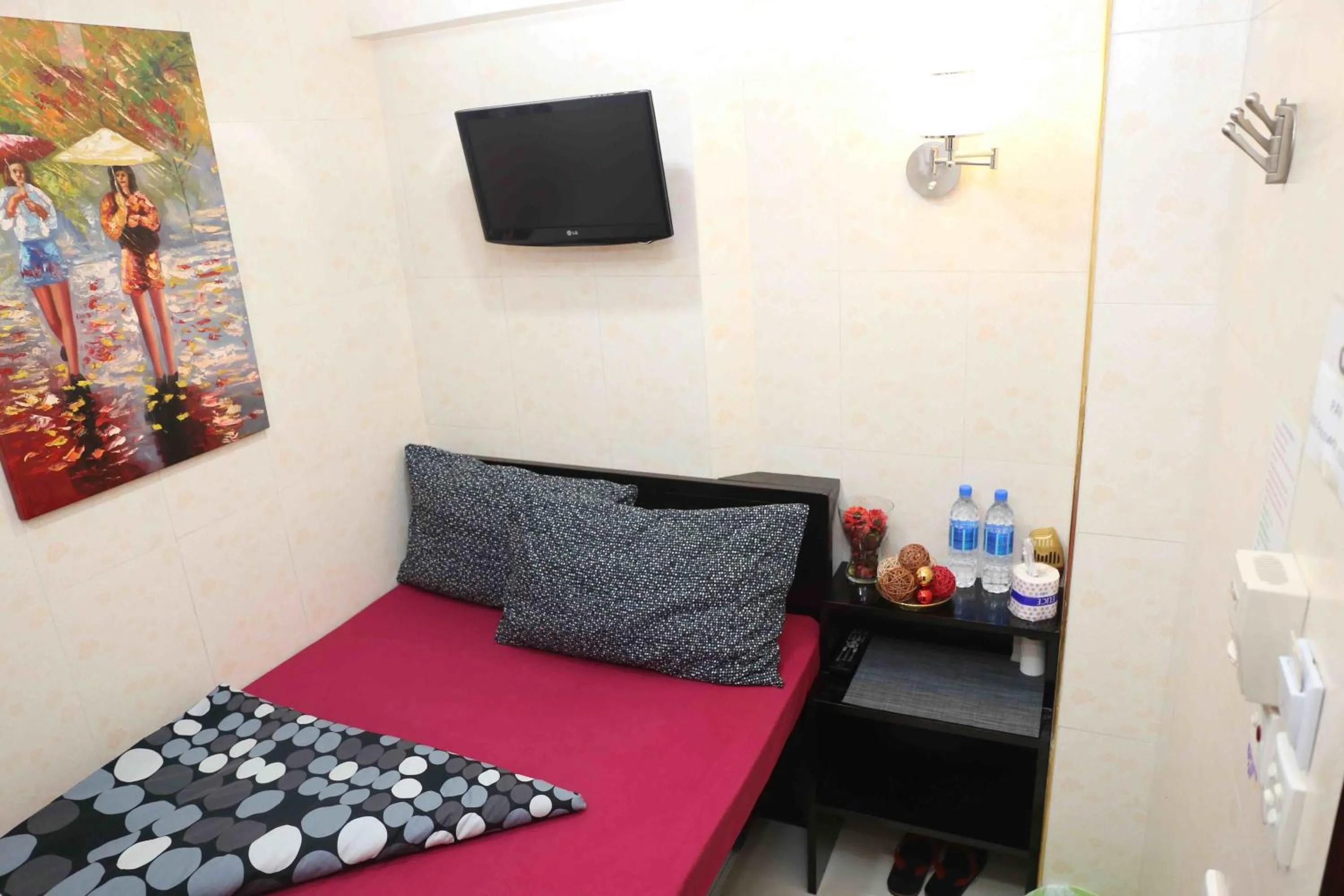 Bedroom, Bed in Icon Inn