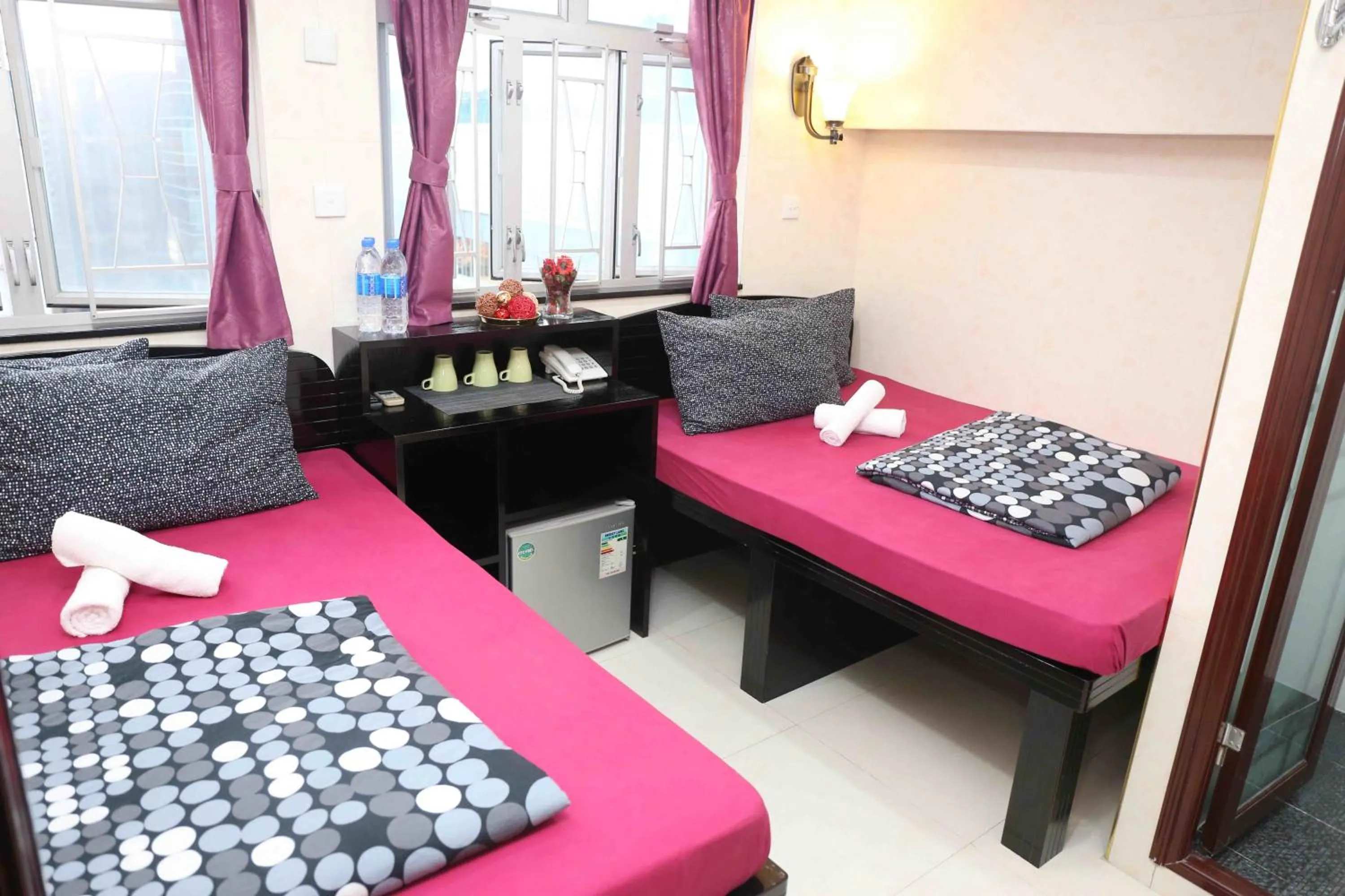 Bedroom, Bed in Icon Inn