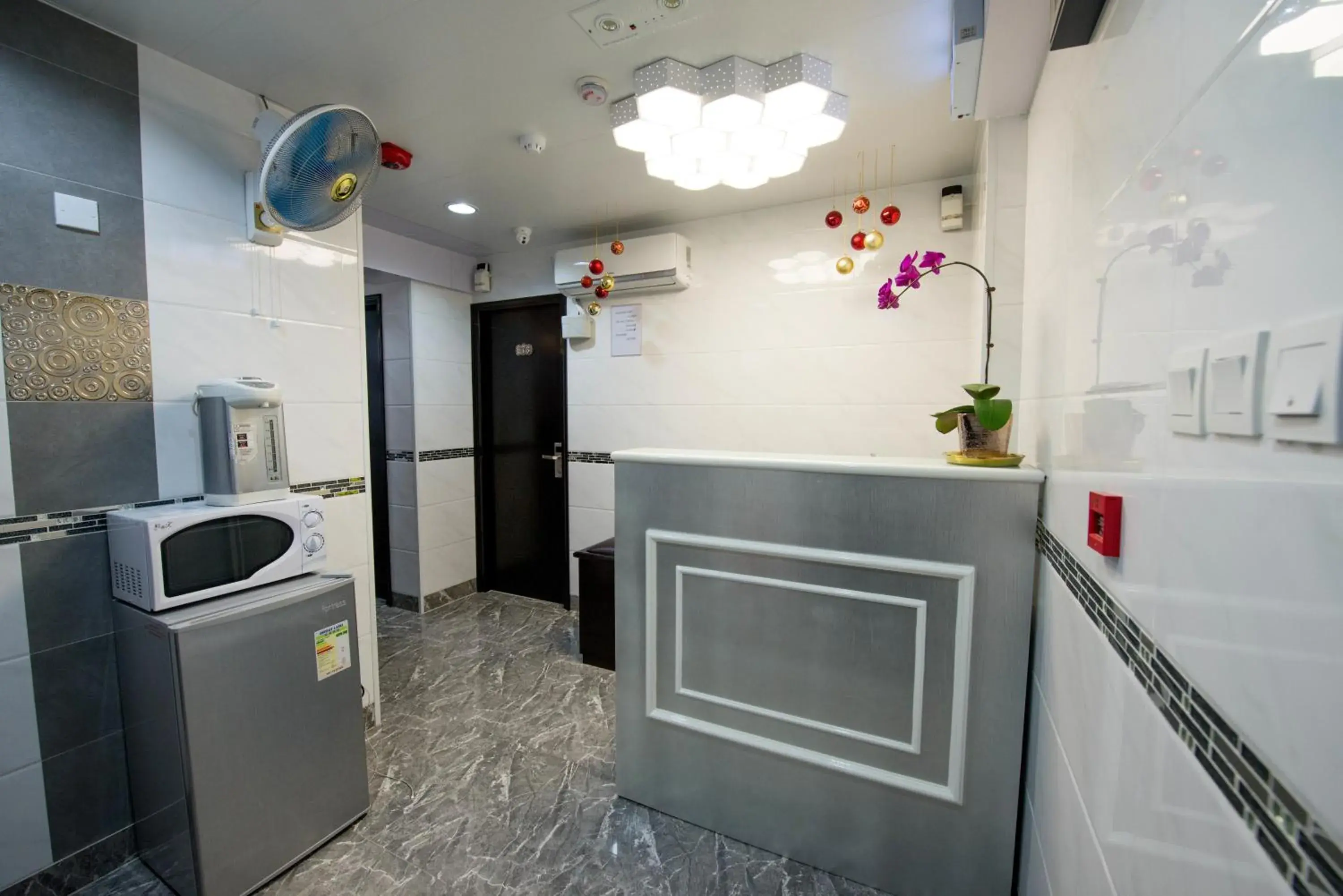 Facade/entrance, Kitchen/Kitchenette in Icon Inn Facade/entrance, Kitchen/Kitchenette in Icon Inn