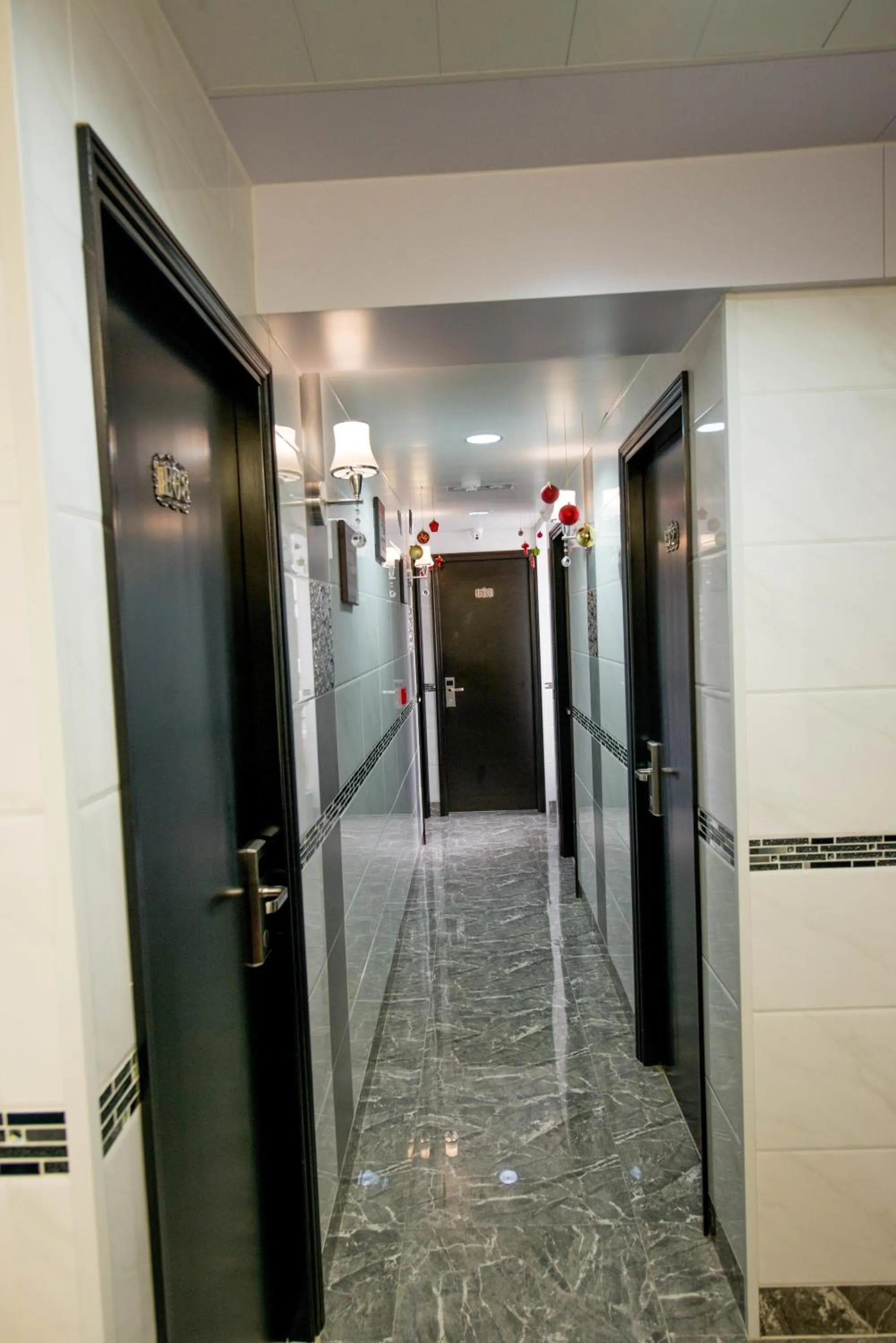 Lobby or reception, Bathroom in Icon Inn