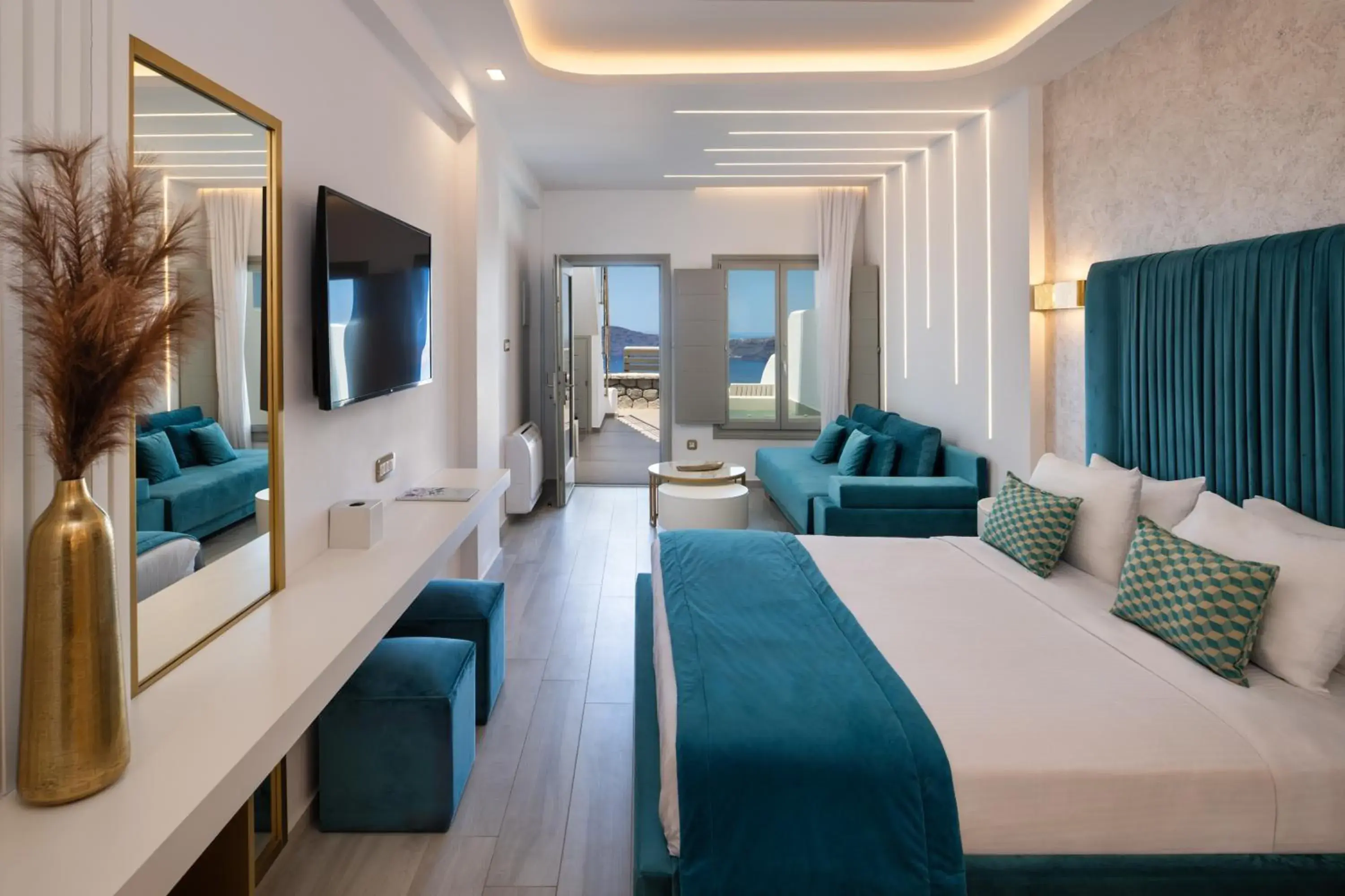 Suite with Outdoor Tub in Aura Suites Suite with Outdoor Tub in Aura Suites