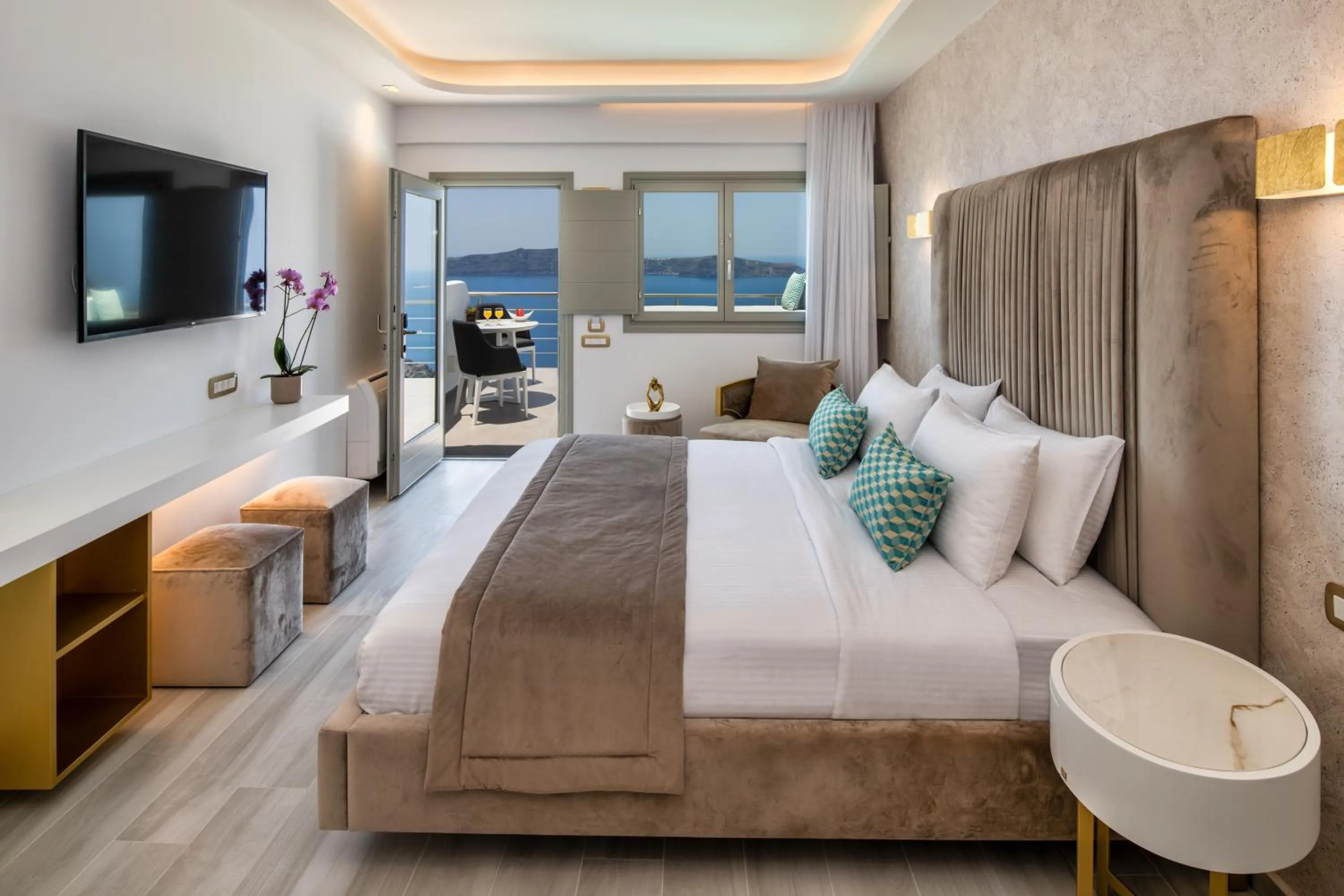Bedroom, Bed in Aura Suites