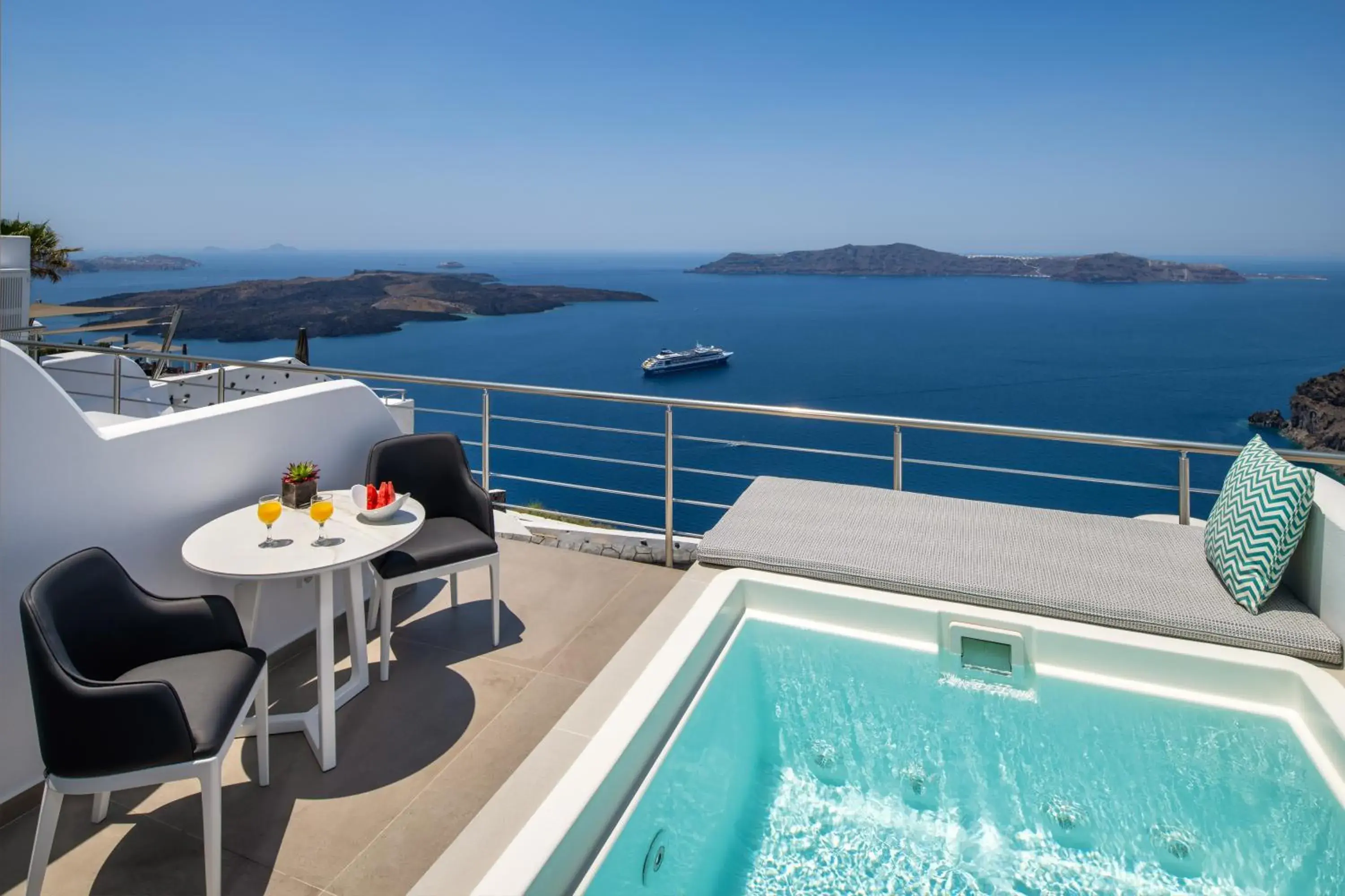 Junior Suite with Outdoor Heated Tub in Aura Suites Junior Suite with Outdoor Heated Tub in Aura Suites