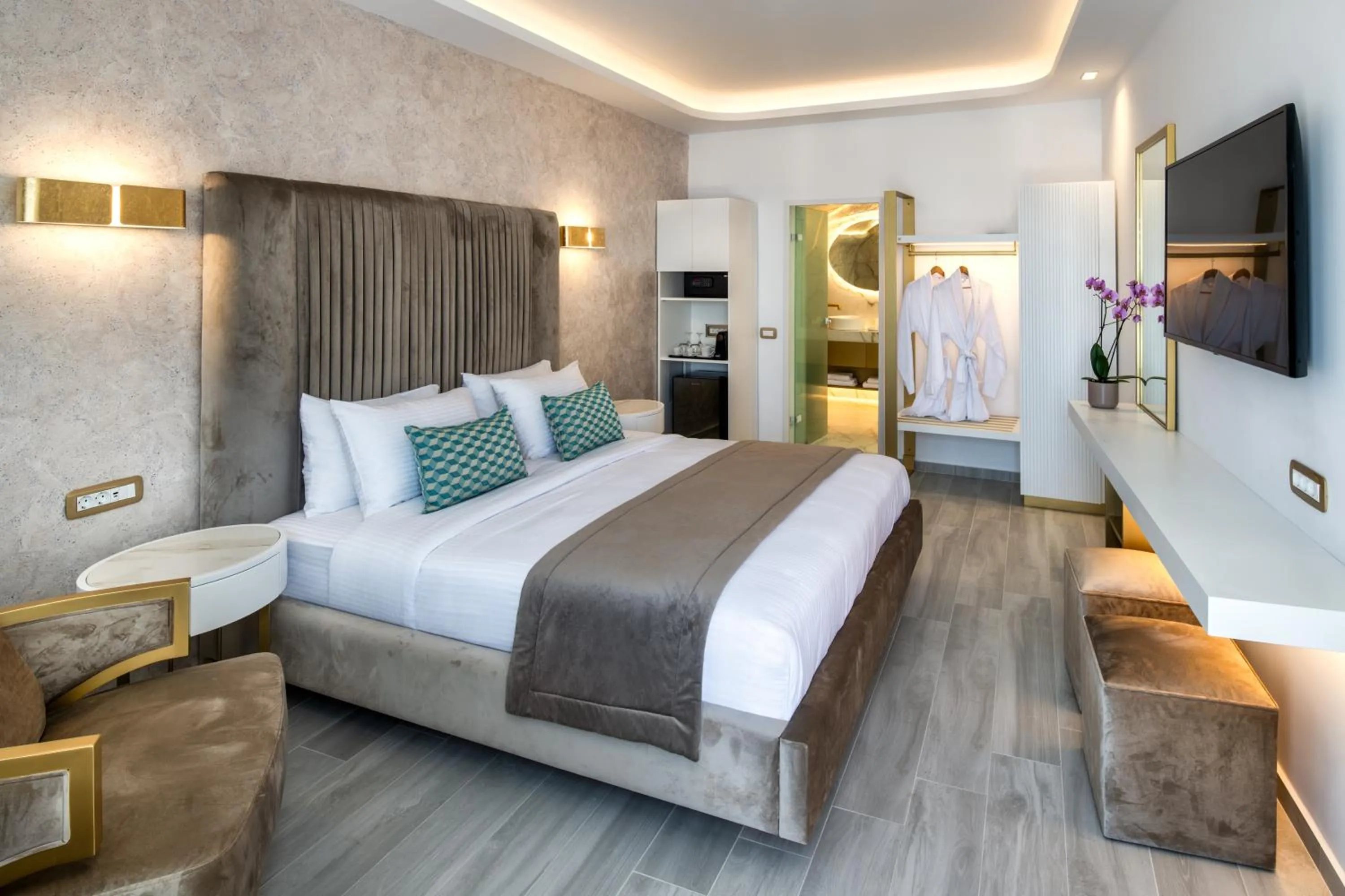 Bedroom, Bed in Aura Suites