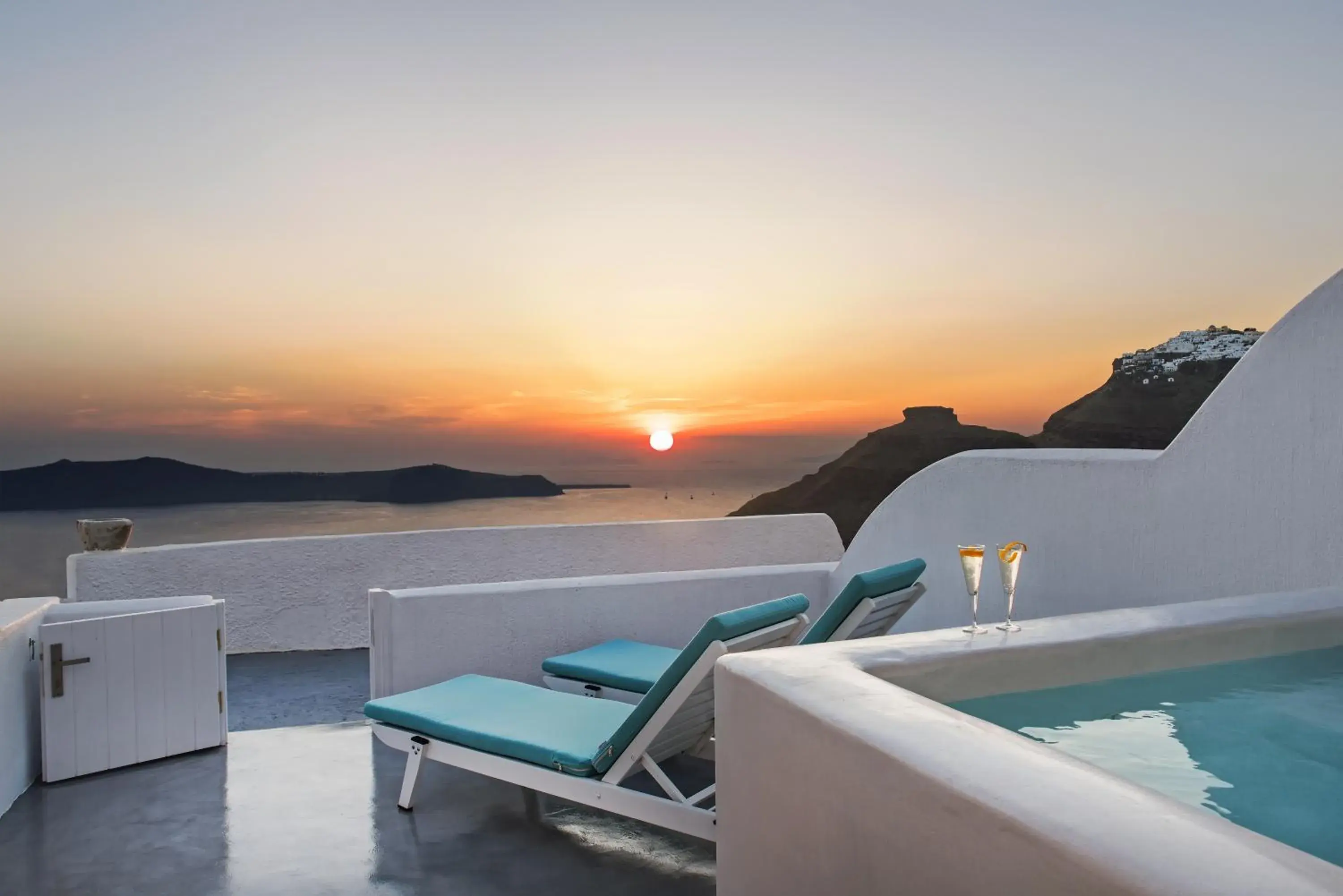 Executive Suite with Outdoor Tub in Aura Suites Executive Suite with Outdoor Tub in Aura Suites