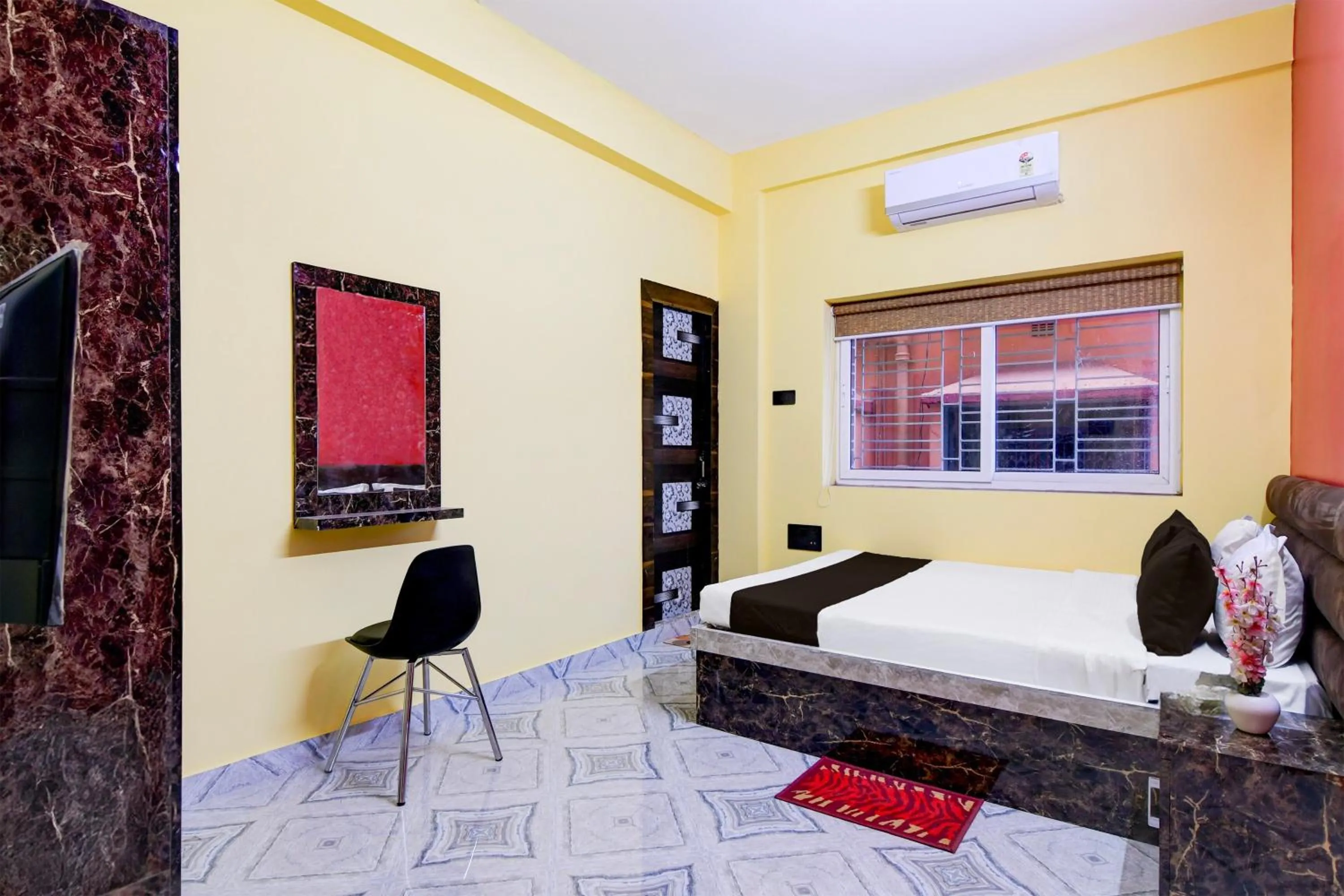 Standard Double Room - single occupancy in Super Collection O Shyam Bazar Metro Station