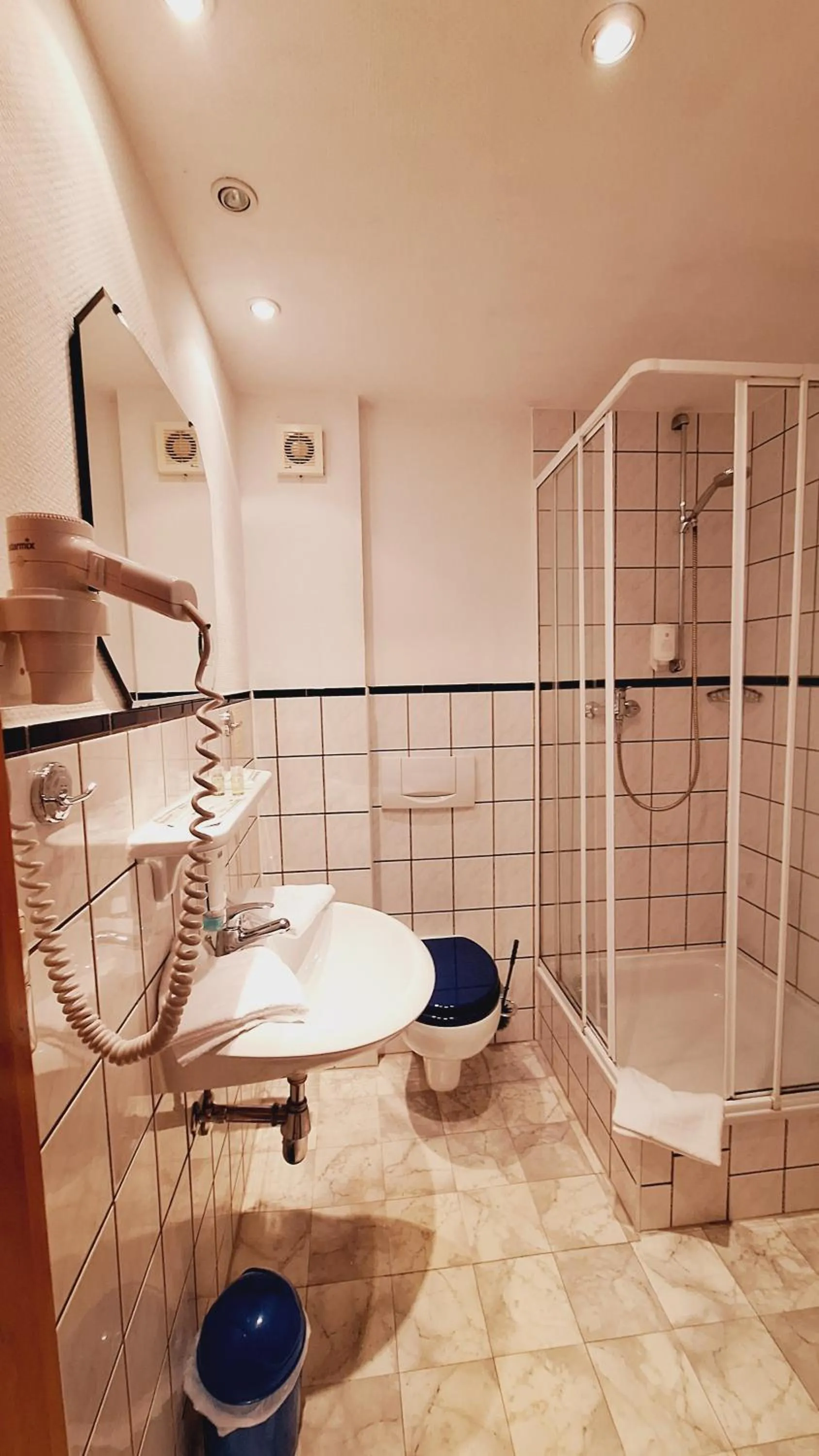 Bathroom in Hotel zum Kreuz