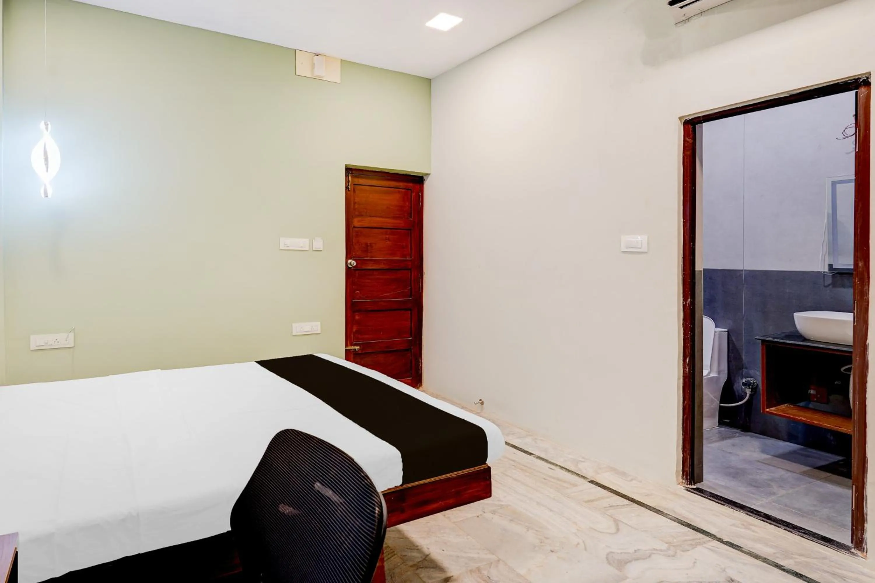 Bedroom, Bed in Super Collection O Vadapalani Formerly Mahalakshmi Inn