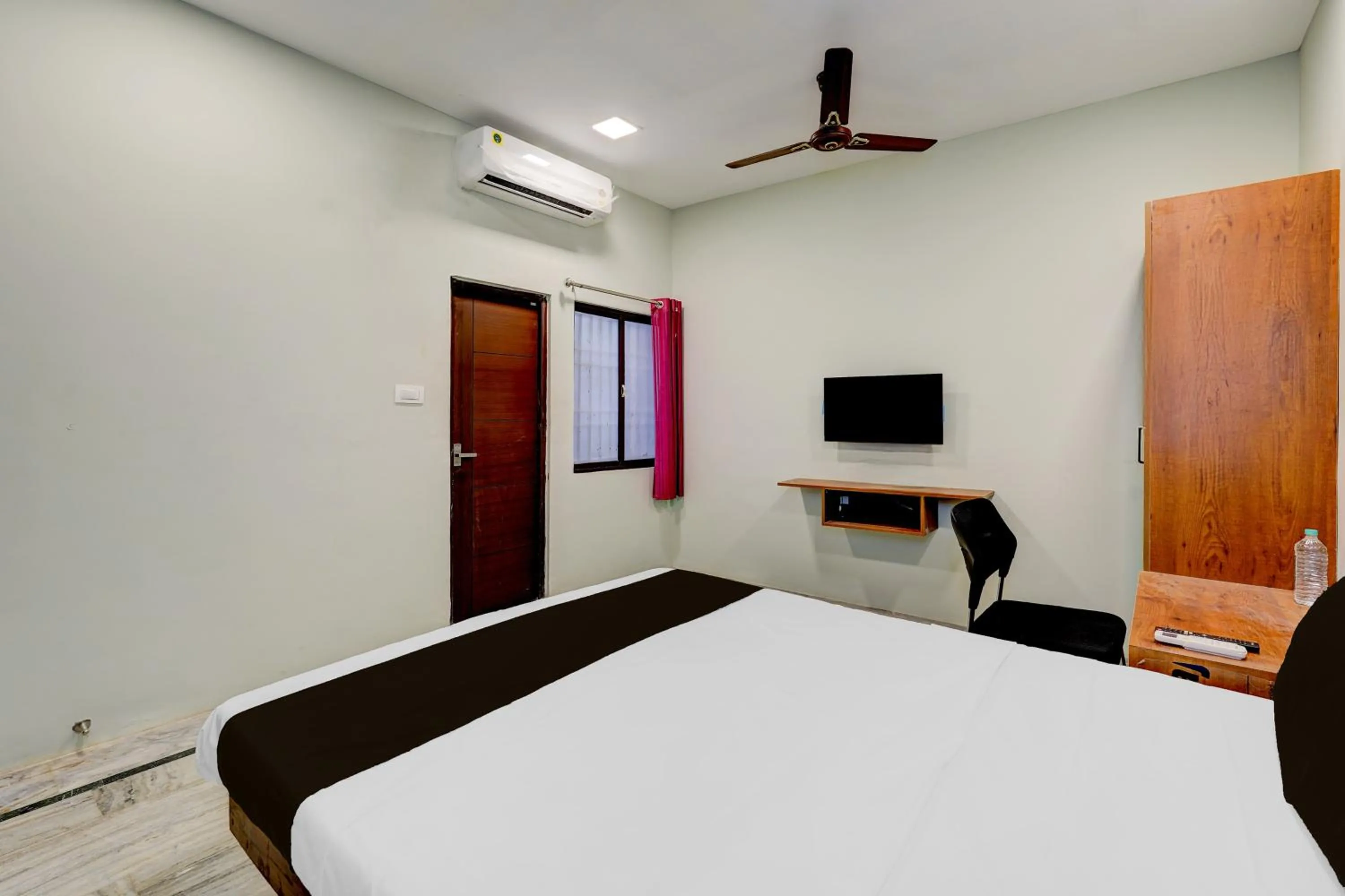 Bedroom, Bed in Super Collection O Vadapalani Formerly Mahalakshmi Inn
