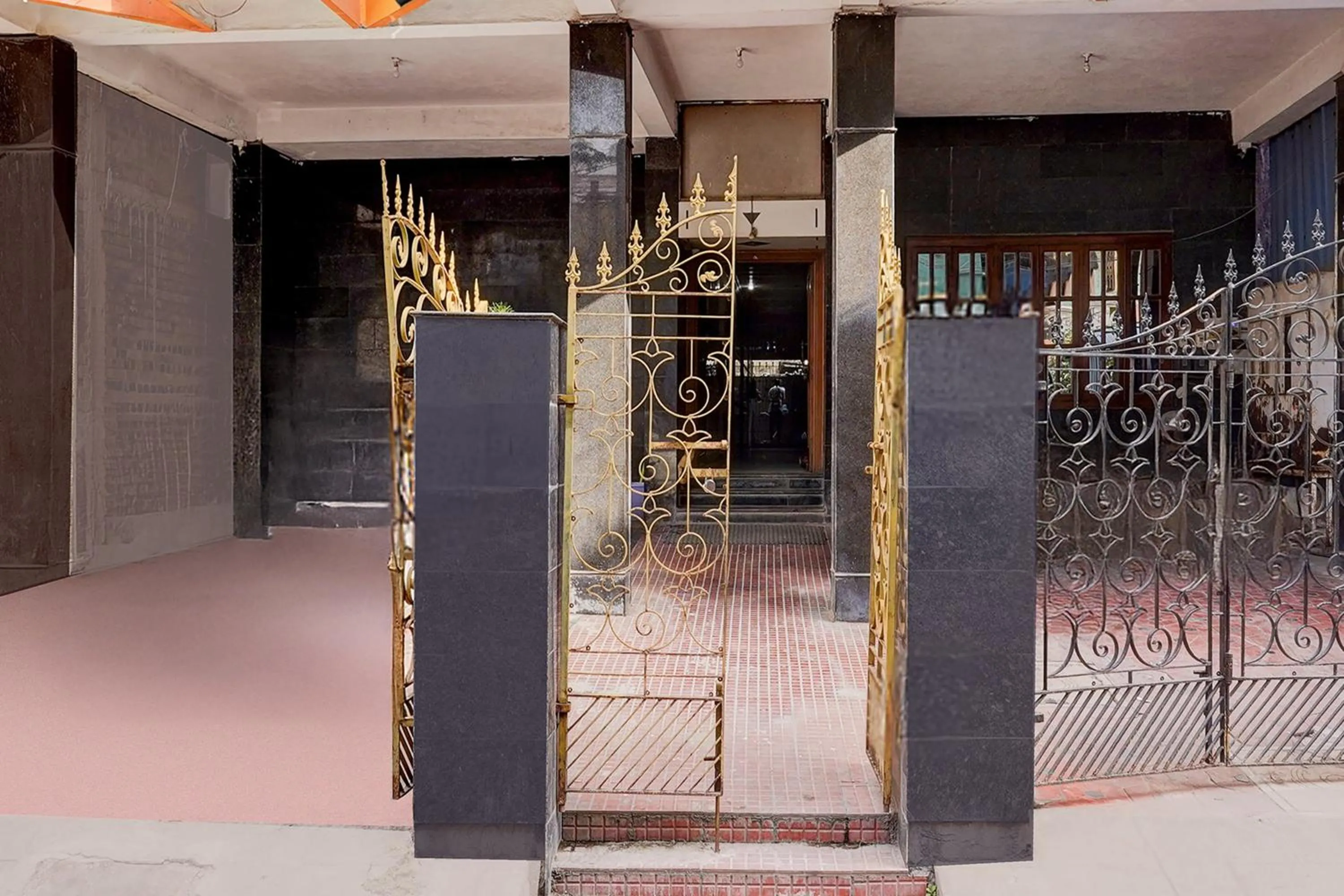 Facade/entrance in Super Collection O Vadapalani Formerly Mahalakshmi Inn