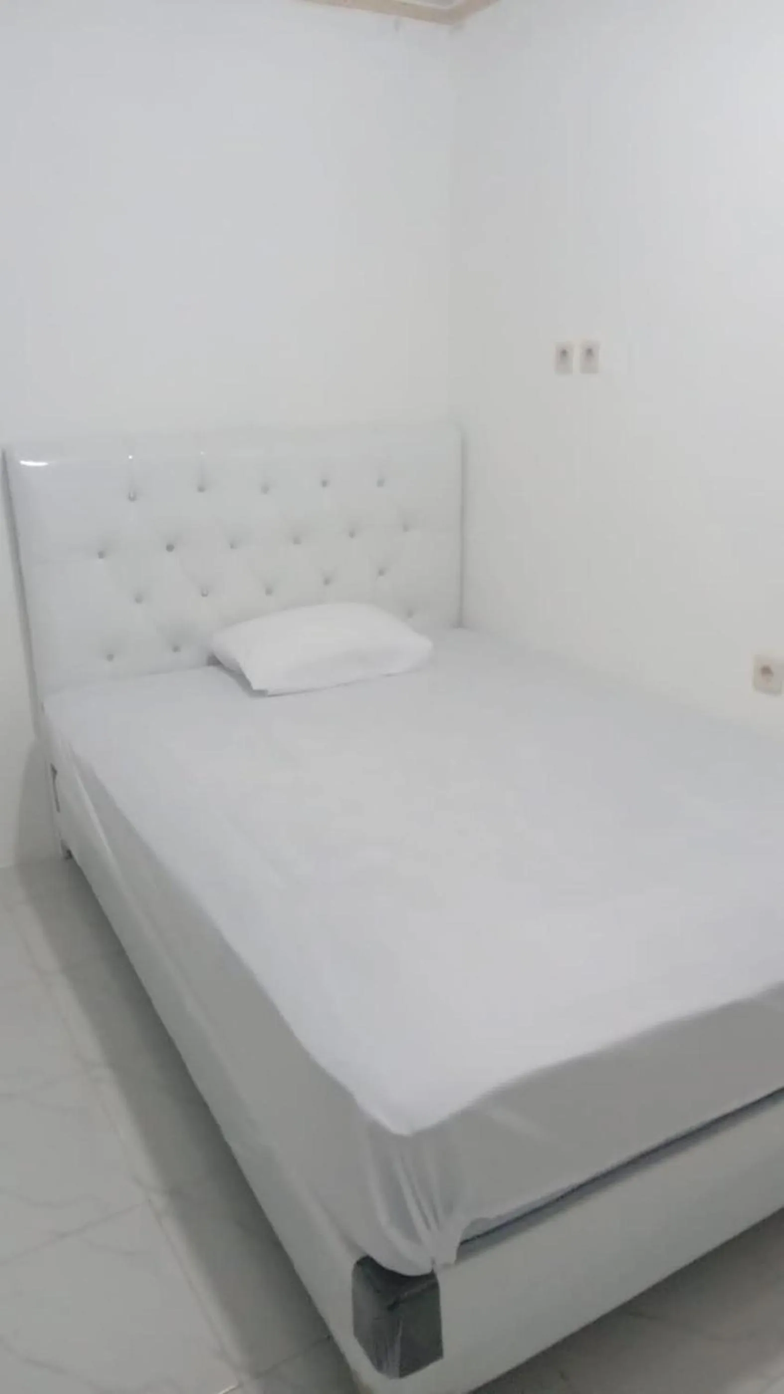 Photo of the whole room, Bed in Hotel O Mamanu Sukadamai Residence