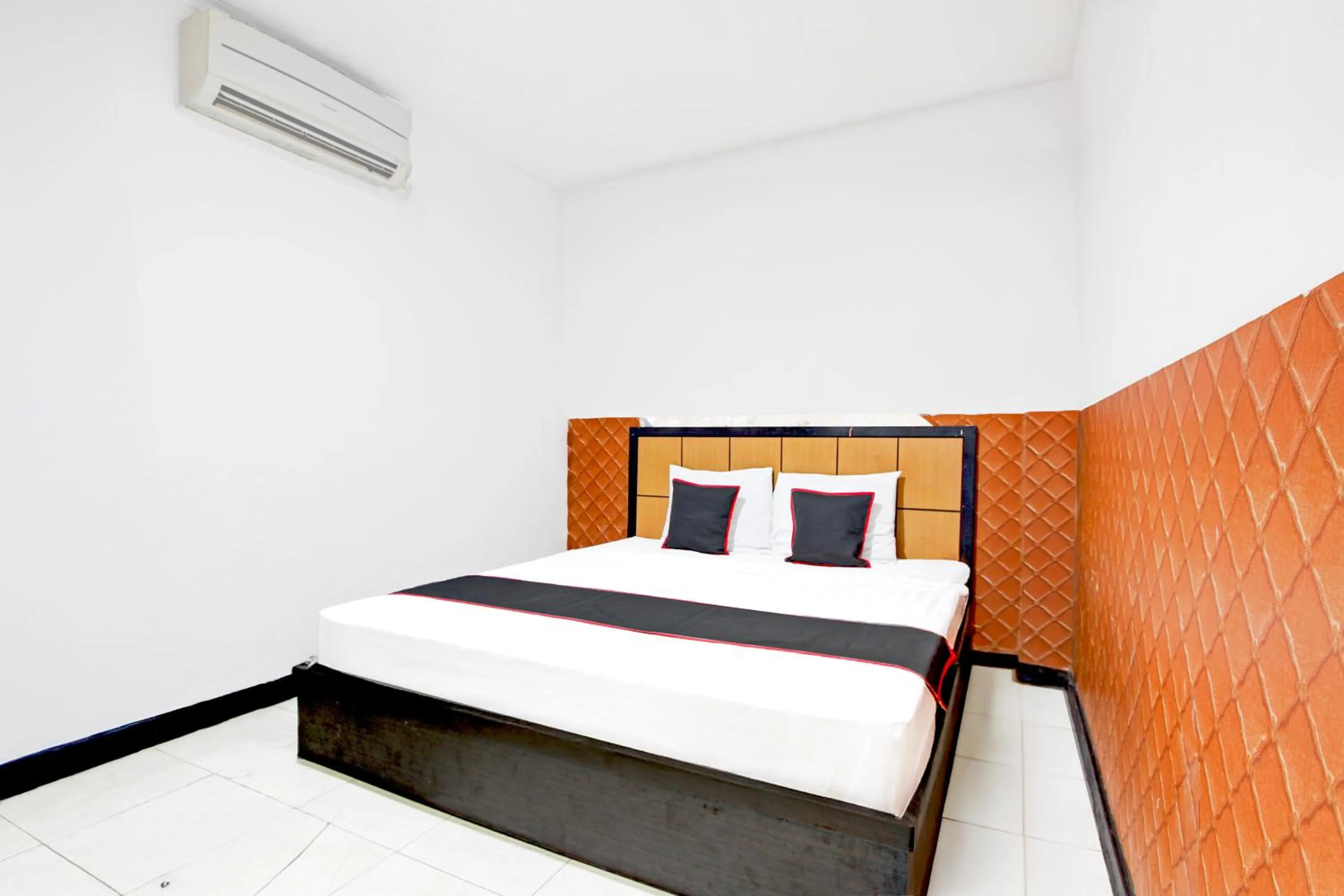 Bed in Hotel O Mega Inn Guest House