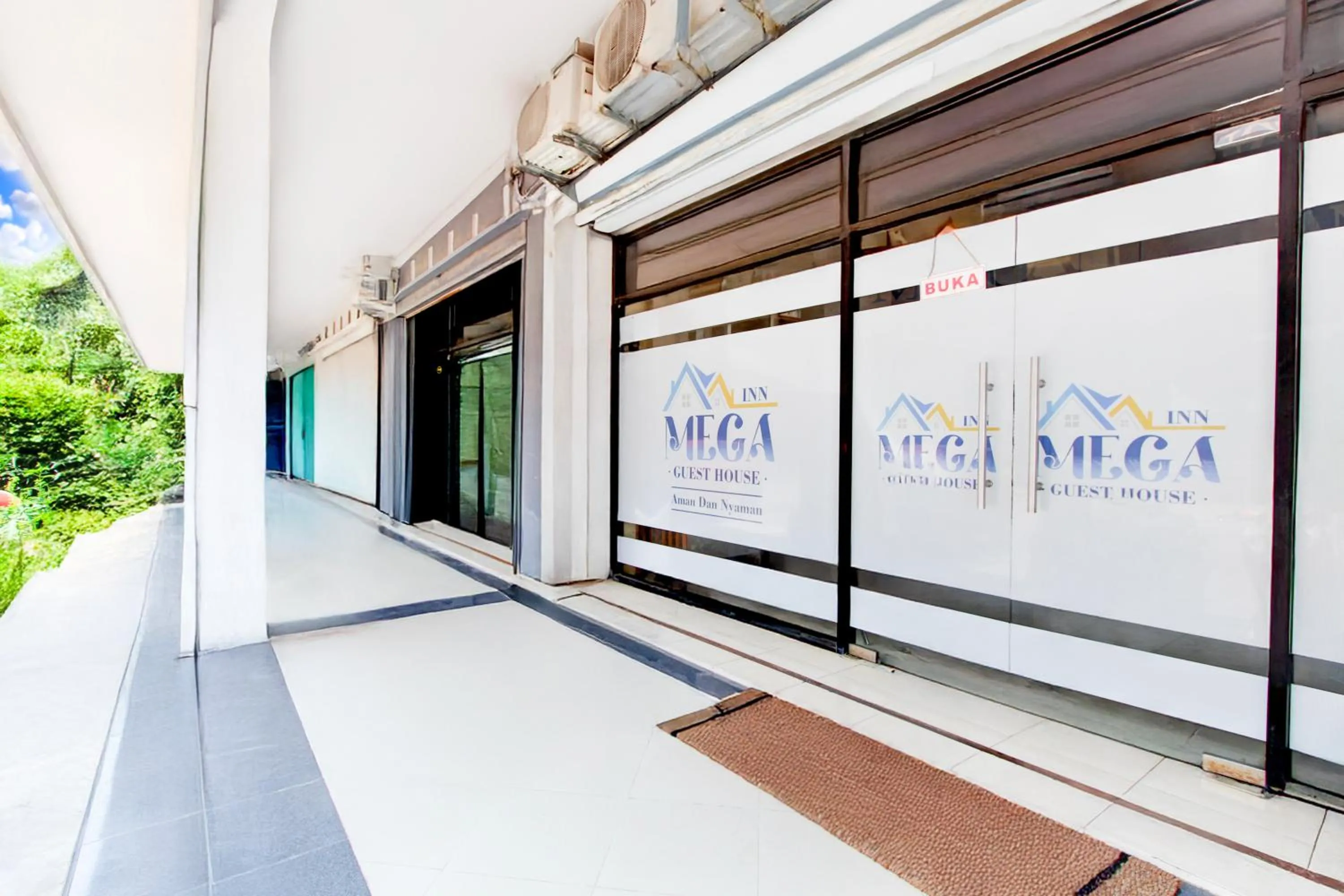 Facade/entrance in Hotel O Mega Inn Guest House