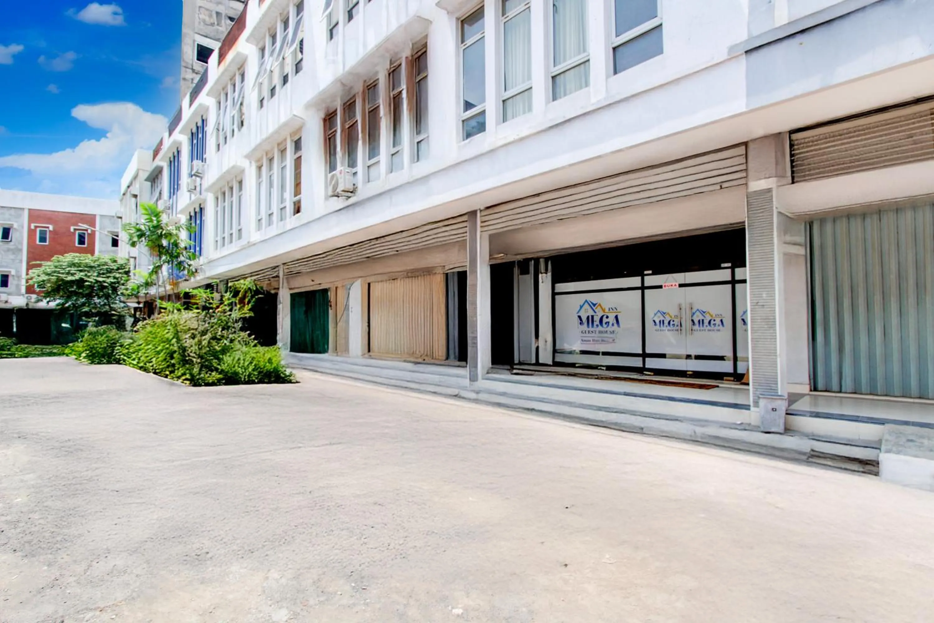 Facade/entrance in Hotel O Mega Inn Guest House