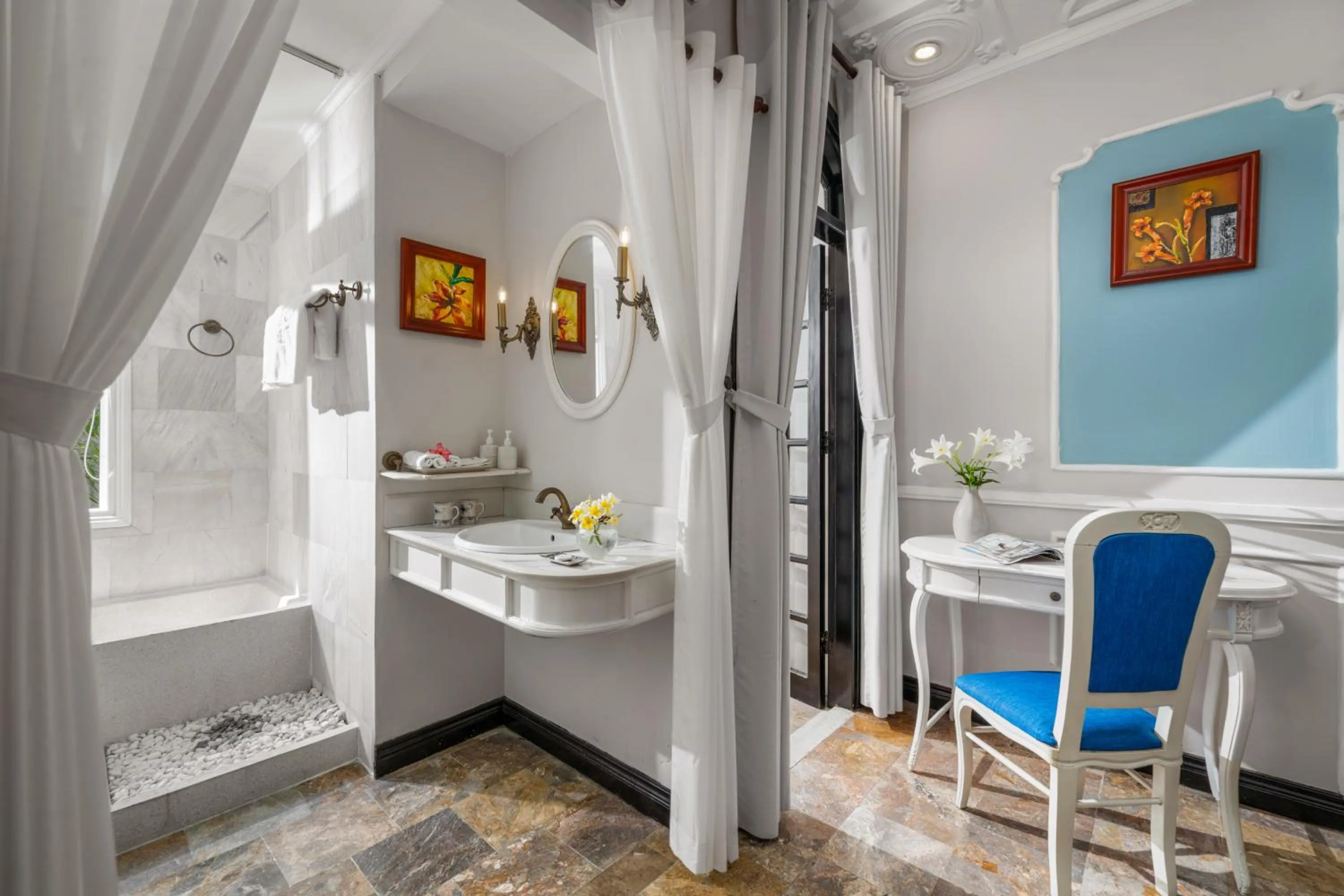 Bed in Hoi An Garden Palace and Spa - A Boutique Inspired by Nature