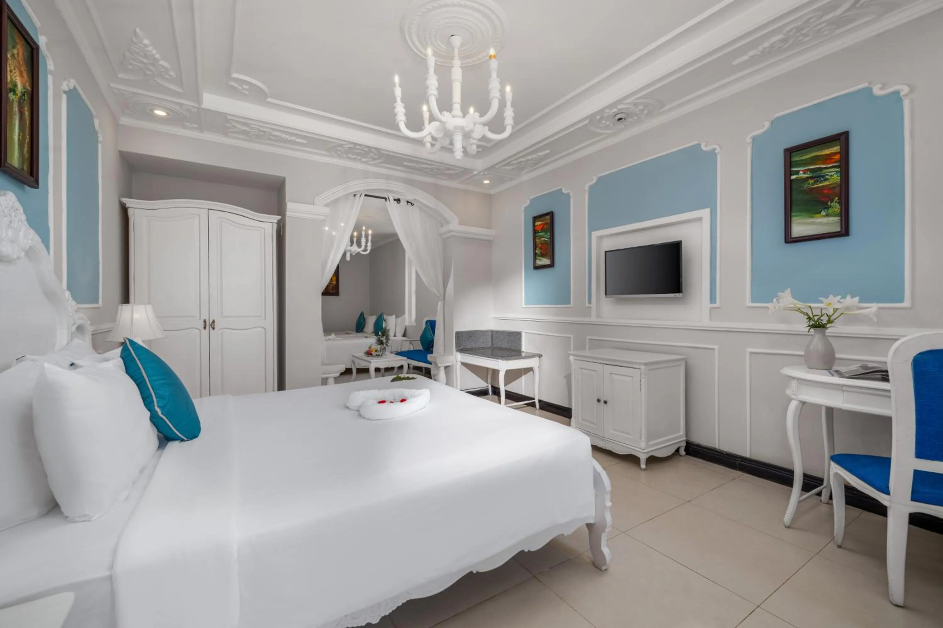 Bed in Hoi An Garden Palace and Spa - A Boutique Inspired by Nature