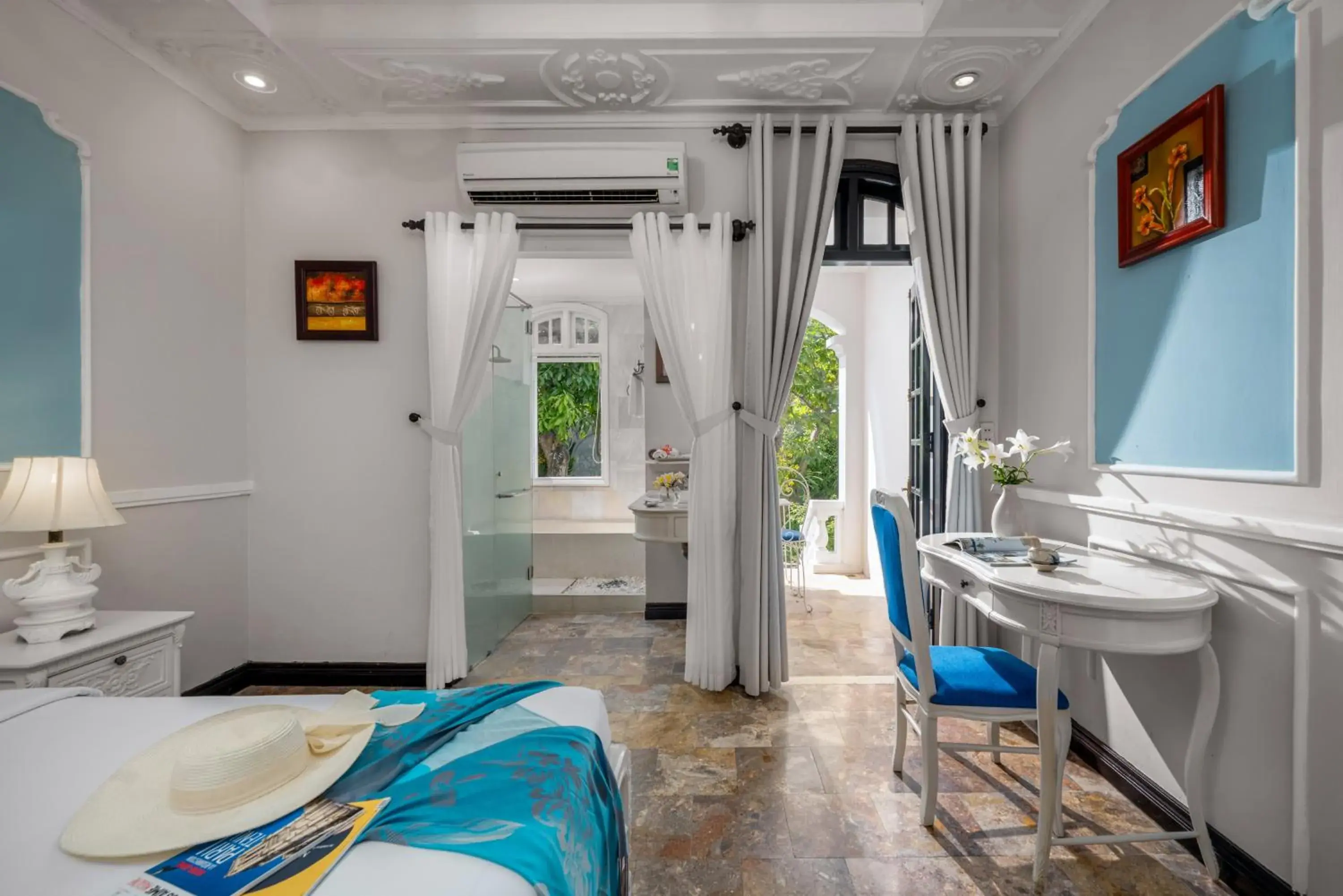 Shower in Hoi An Garden Palace and Spa - A Boutique Inspired by Nature Shower in Hoi An Garden Palace and Spa - A Boutique Inspired by Nature