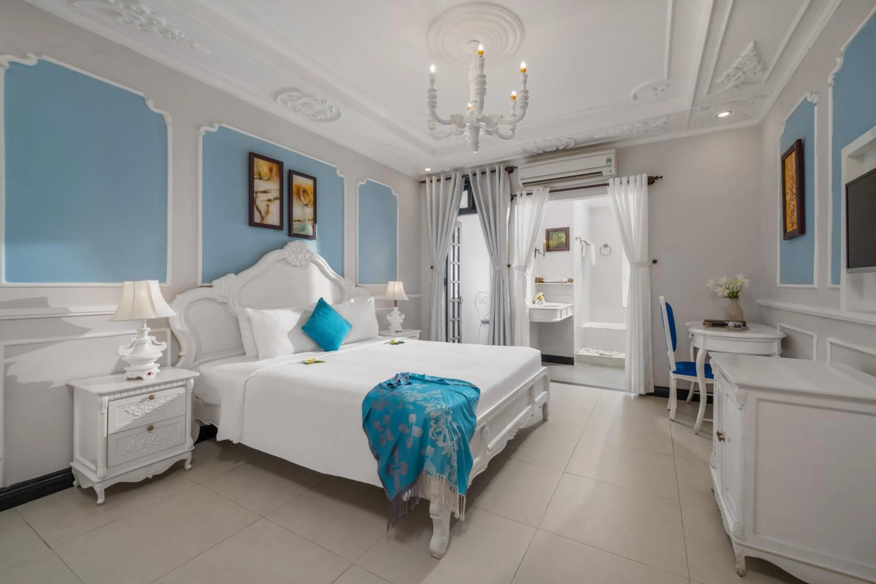 Bed in Hoi An Garden Palace and Spa - A Boutique Inspired by Nature