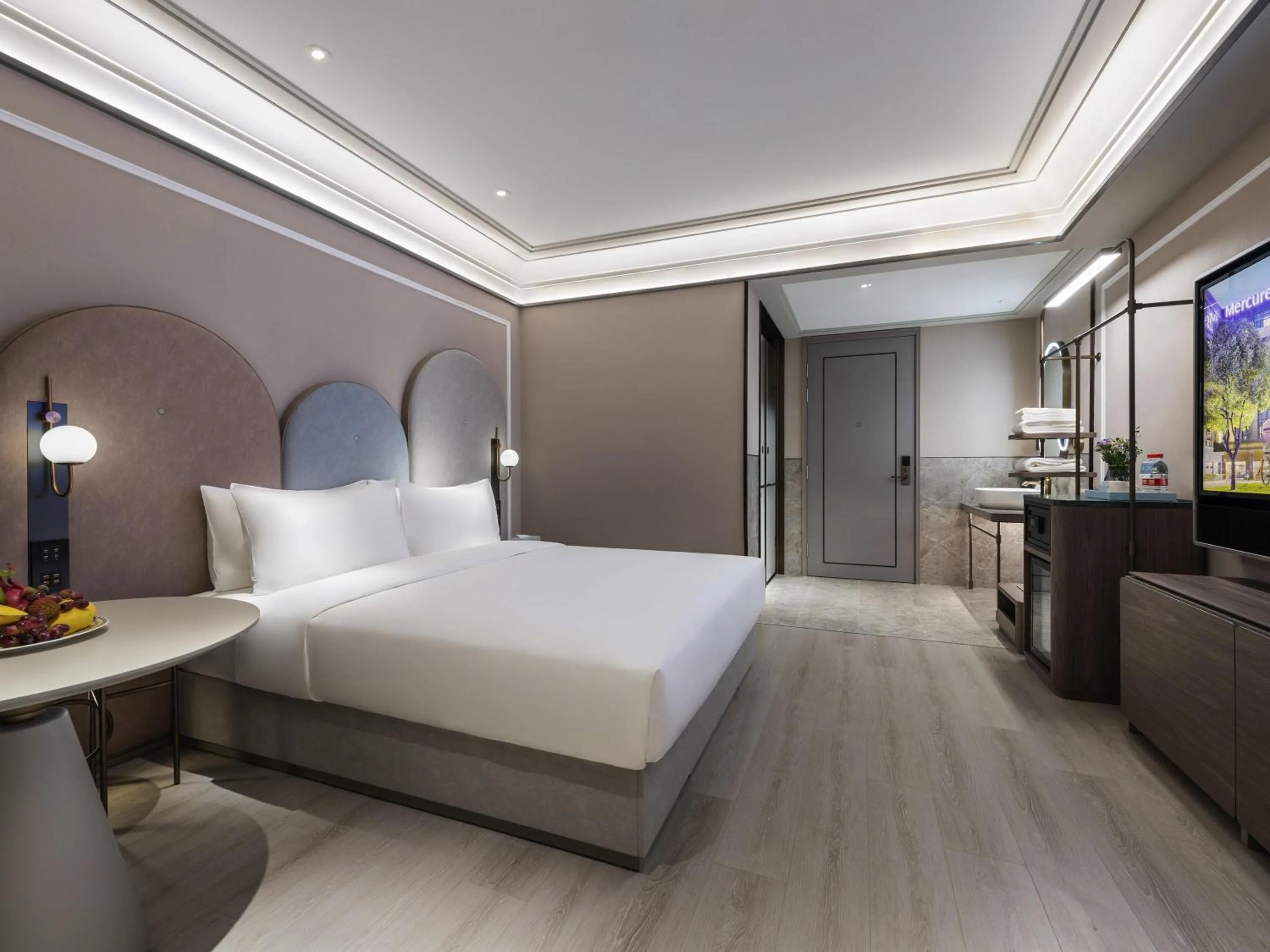 Deluxe King Room in Mercure Shanghai Qiantan
