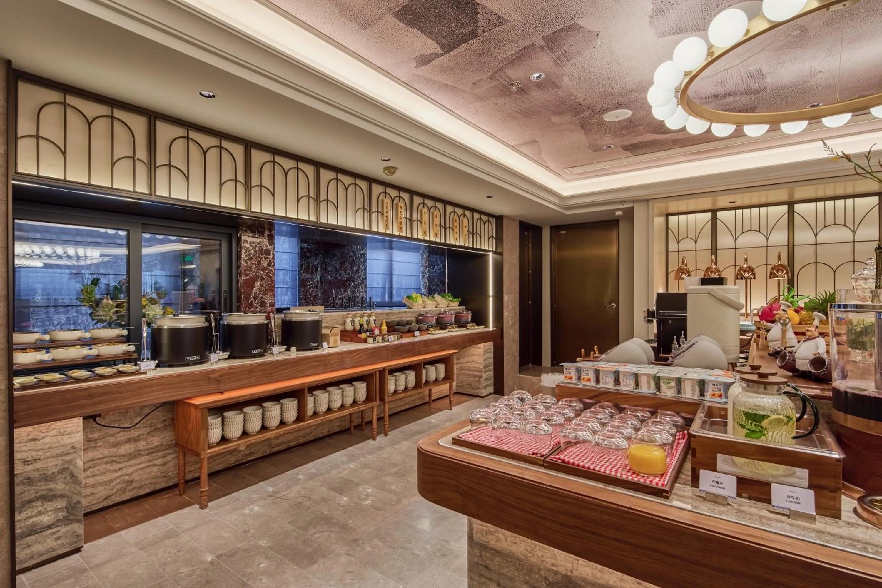 Restaurant/places to eat in Mercure Hangzhou West Lake Fengqi Road