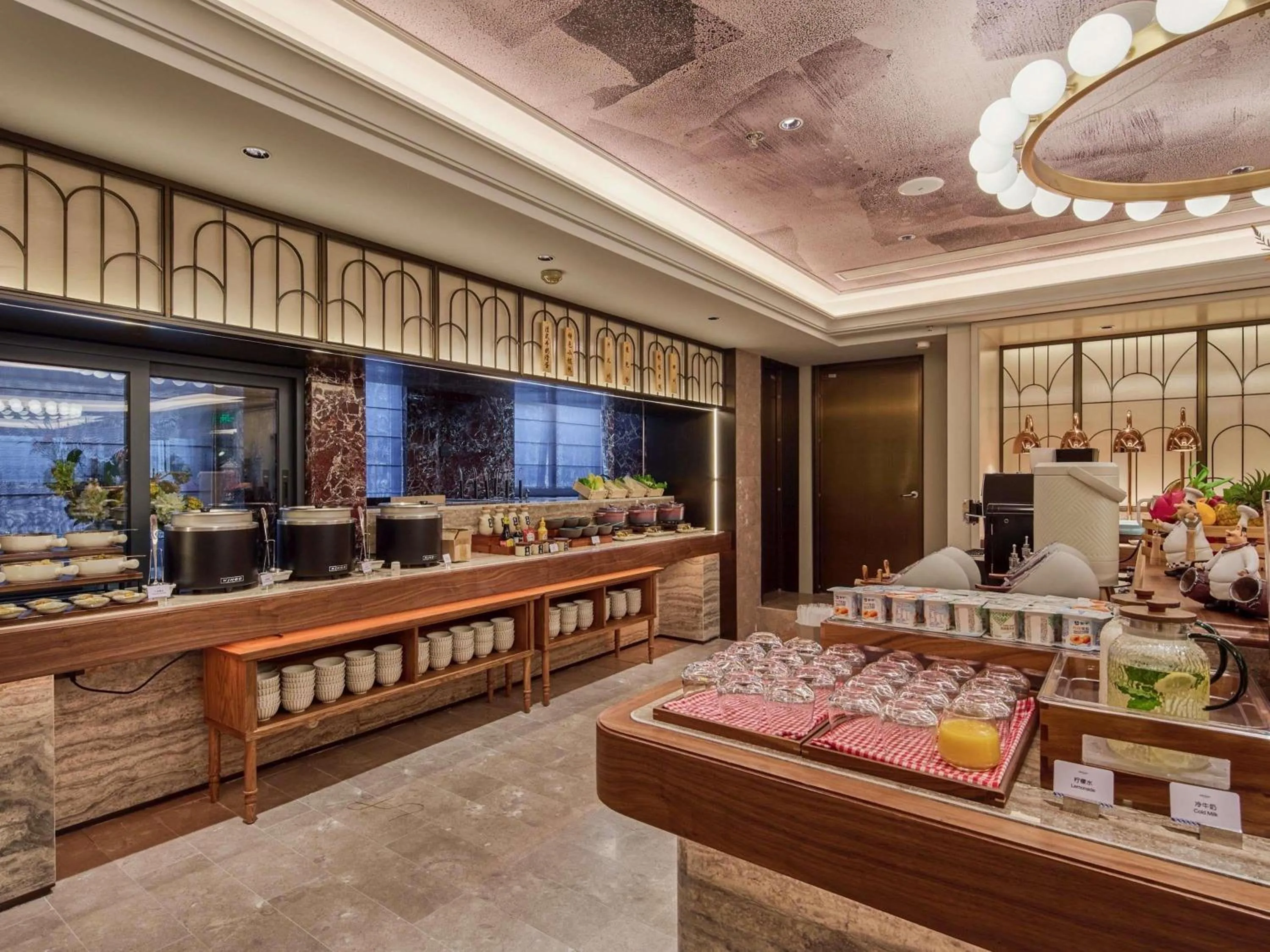 Restaurant/places to eat in Mercure Hangzhou West Lake Fengqi Road