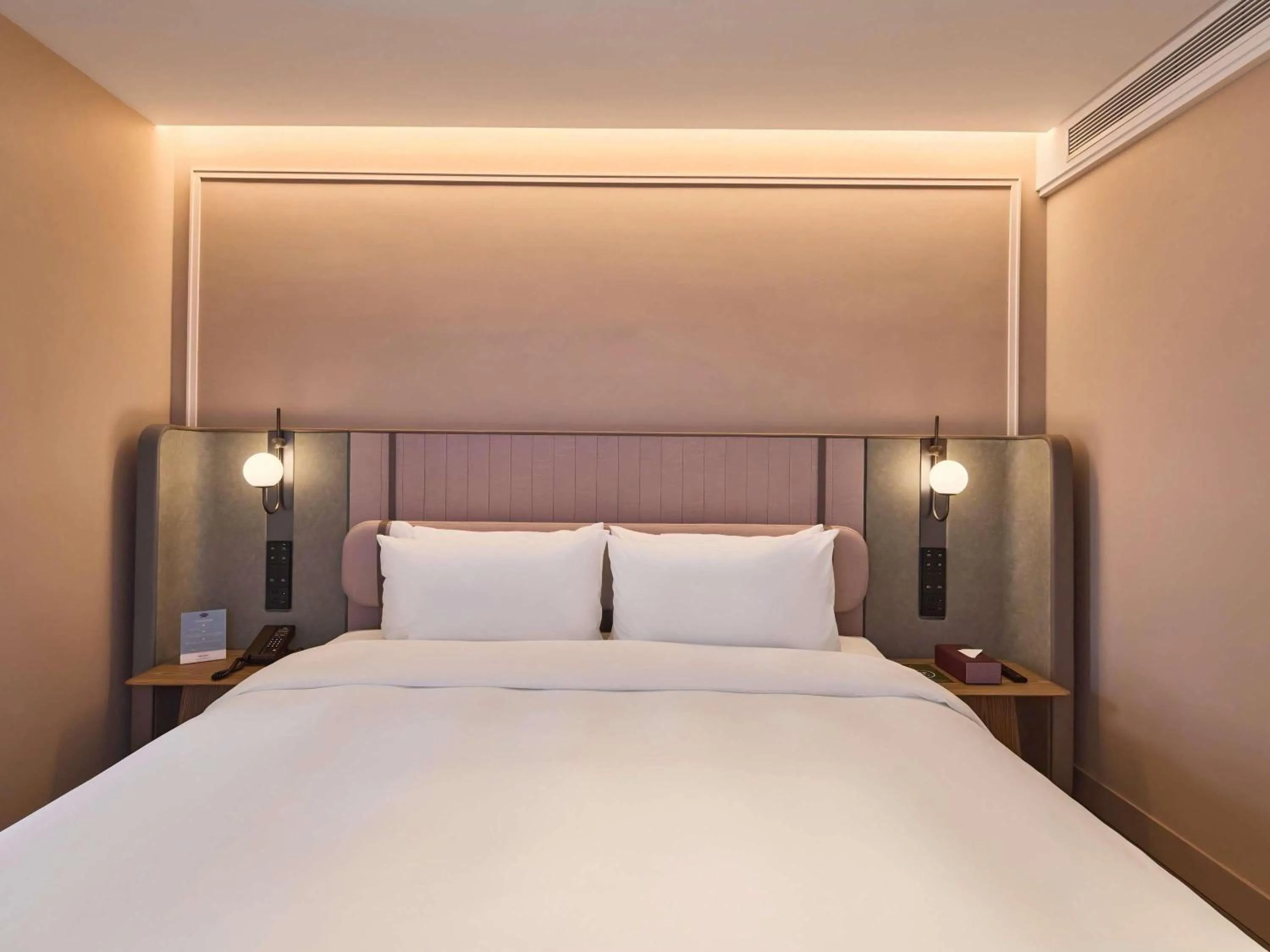 Bedroom, Bed in Mercure Hangzhou West Lake Fengqi Road